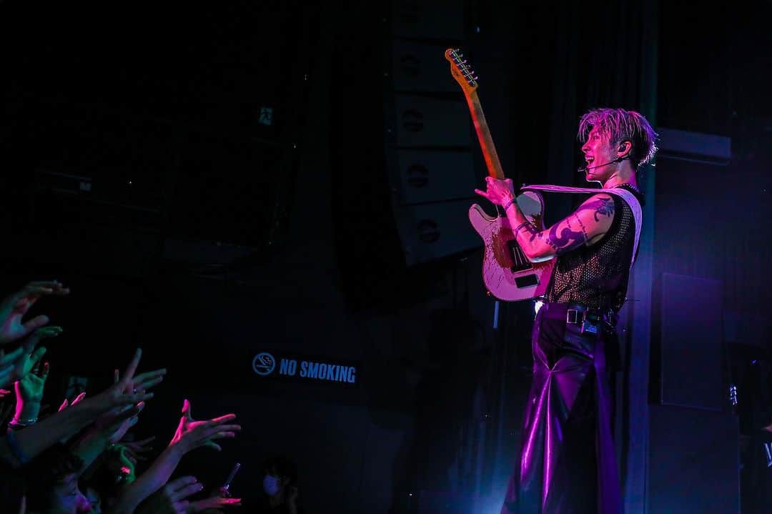 のインスタグラム：「. 2023.9.14 🚀MIYAVI Happy Birthday🚀  今日は我らのBOSS MIYAVIのお誕生日です👨‍🎤🎂  みなさま改めまして いつもMIYAVIの温かい応援を ありがとうございます🙏🏻✨  応援してくださるみなさまのお陰で、 今日もMIYAVIは笑顔でお誕生日を迎えることができました🥂  何事にもストイックで、広い器を持ち サービス精神とユーモア溢れるMIYAVIを これからも末永く応援のほどよろしくお願い致します。  MIYAVI Official Fan Club "Under The Same Sky" presents MIYAVI Special Birthday Live 2023 にお越しくださるみなさまは のちほど一緒にMIYAVIをお祝いしましょう🎊  📸Photo by Hoshina Ogawa @hoshina1987  #miyavi  #happybirthday  #914  @miyavi_ishihara」