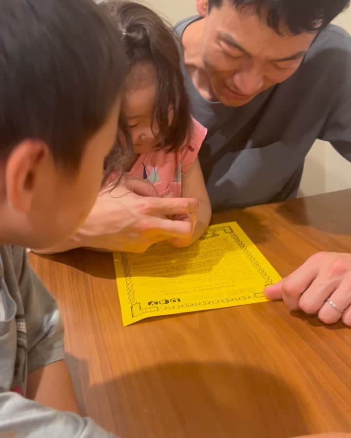 のインスタグラム：「じゅんじゅんのhomework✍️ 和華も邪魔🫢参戦します👍  #メンタル #メンタルコーチング #メンタルトレーニング #宝塚 #宝塚og #宝塚受験 #パフォーマンスアップ #サンフランシスコ #ベイエリア #アメリカ生活」