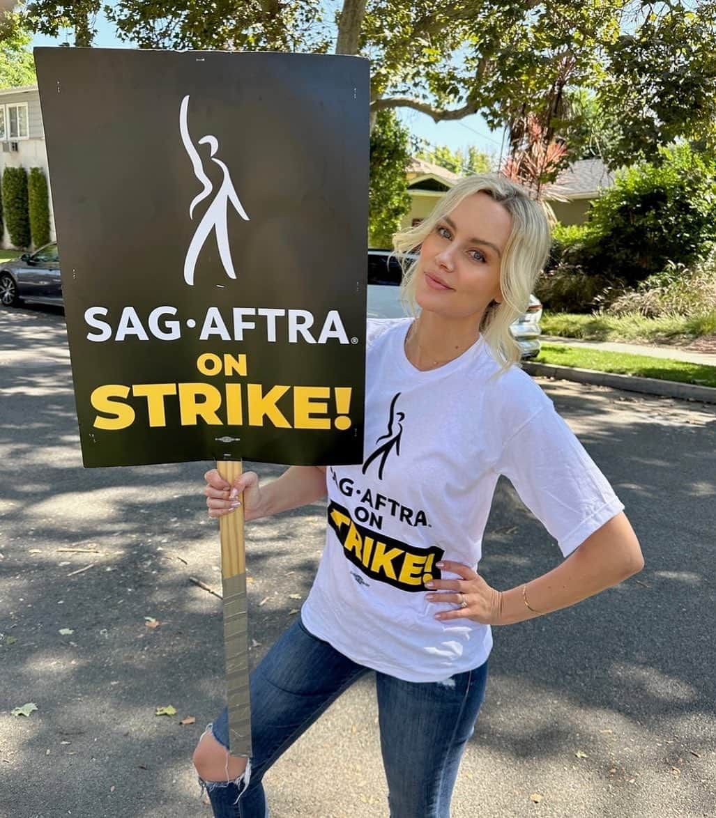 ヘレナ・マットソンのインスタグラム：「#sagaftrastrike💪  We have no choice but to stand up for our profession and for the future of our entire industry. This is affecting so many people in so many different lines of work.  I truly hope that we’ll reach a fair agreement soon! 🤞」