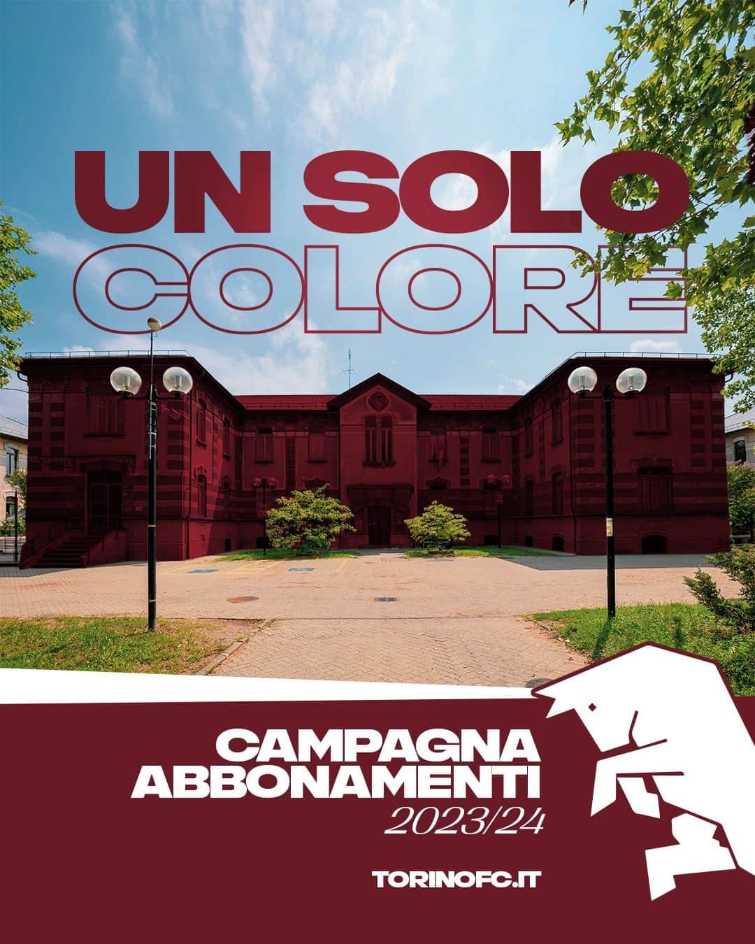 トリノFCのインスタグラム：「Alla fine dell’Ottocento, alle porte di Torino, nasce il villaggio Leumann, uno degli esempi del patrimonio industriale Torinese. Fortemente voluto da Napoleone Leumann, ospitava gli operai dell’omonimo cotonificio.  Ultime 48 ore per abbonarsi!  Nel link in bio tutte le info  Una città. Una squadra. 𝐔𝐍 𝐒𝐎𝐋𝐎 𝐂𝐎𝐋𝐎𝐑𝐄. 🐂  #SFT」