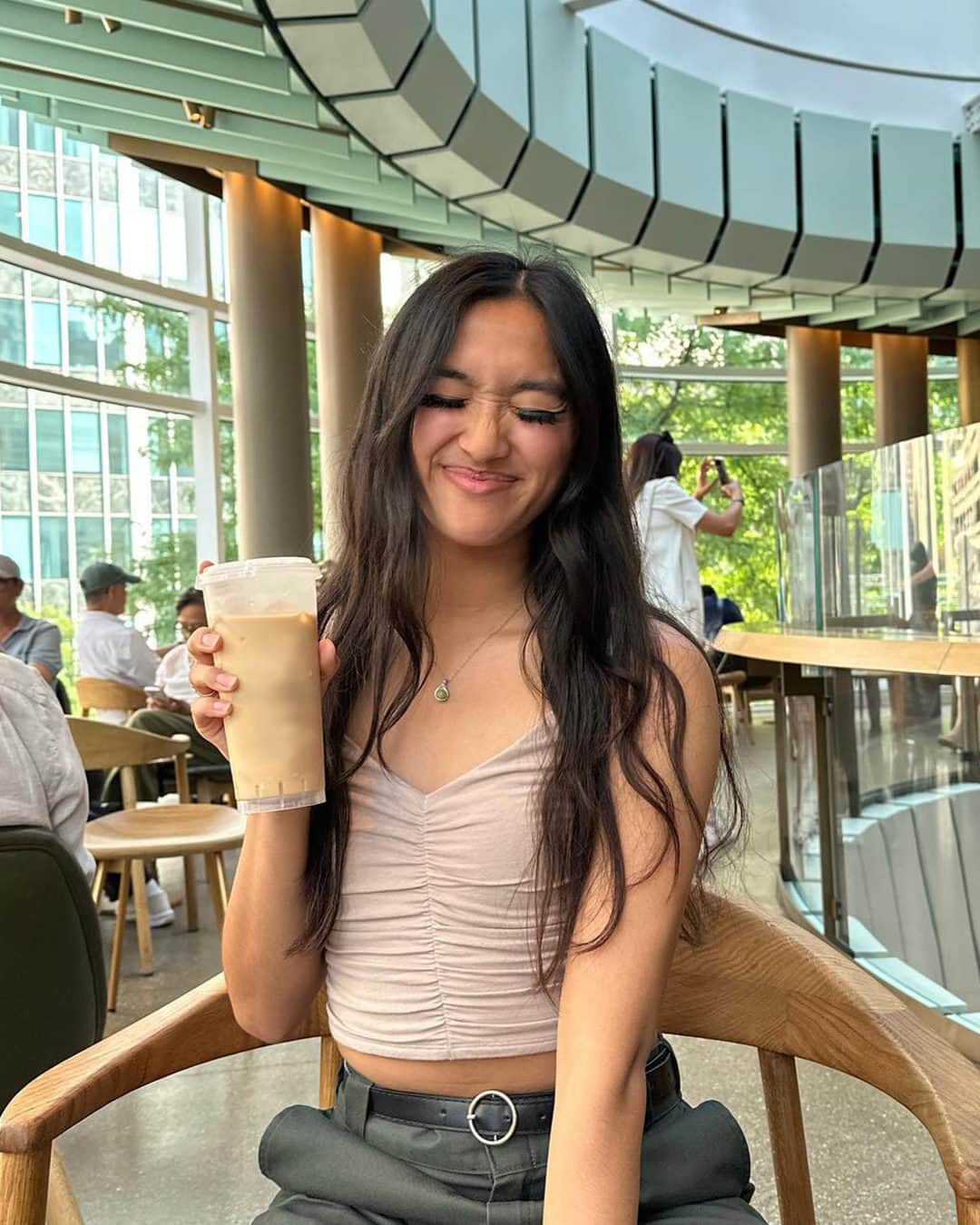 Hollister Co.さんのインスタグラム写真 - (Hollister Co.Instagram)「matching your outfits to your fun little drink 🍵 >>   📸: @angelinakhang  @cam.casi @vicavela」9月14日 2時00分 - hollister