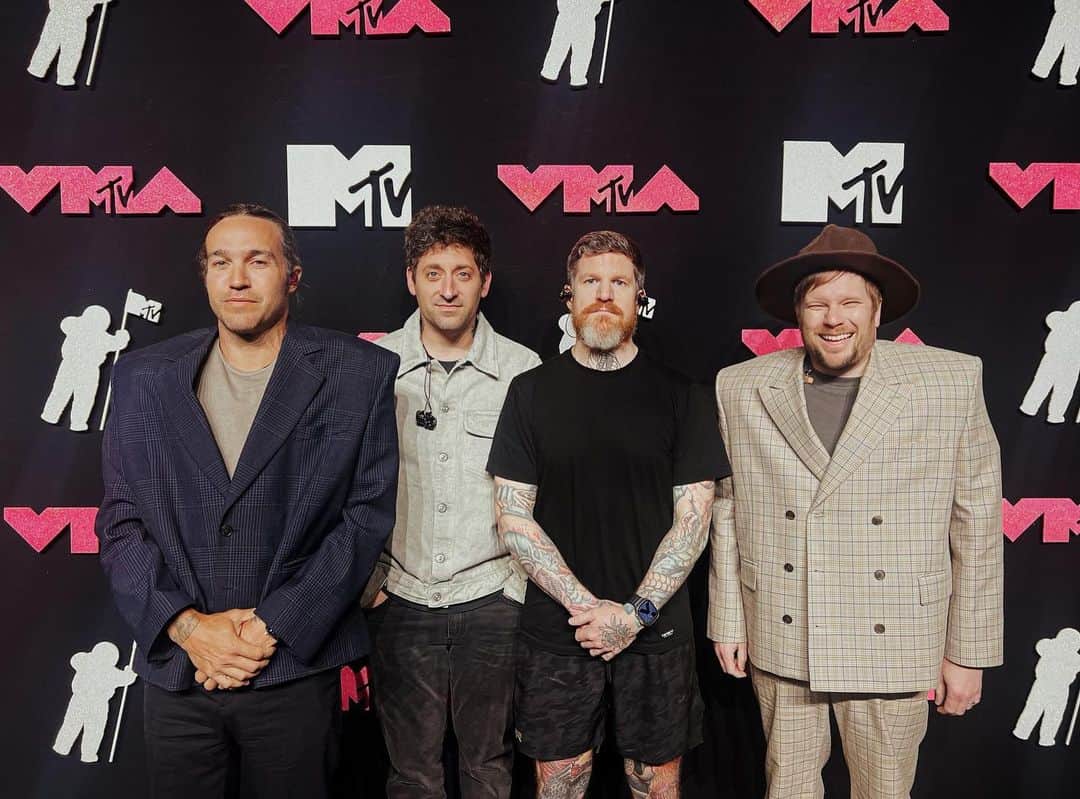 フォール・アウト・ボーイのインスタグラム：「brought out the big suits for the @vmas」
