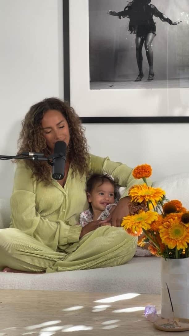 レオナ・ルイスのインスタグラム：「Everything’s a ballad 🪶 this one is dedicated to my little Carmel. It’s a family affair here at everything’s a ballad lol, the baby is running around behind the scenes whilst my hubby @dennisjauch films. Carmel usually only sits for 3 seconds max before she’s off exploring but today she wanted to be on the sofa with me which is why I was so shocked/happy at the end of the video lol 🤍 I chose this section of the song because these words are the closest to describing how I felt when I first met my little babe x」