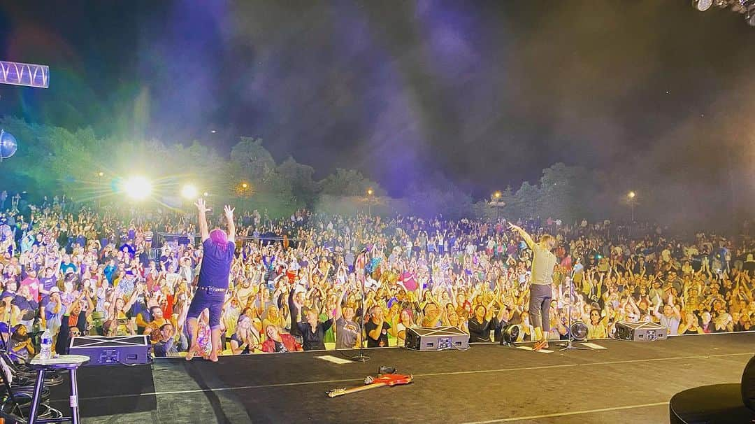 グー・グー・ドールズのインスタグラム：「Our first Big Night Out with Fitz & The Tantrums at The Cuthbert Amphitheater in Eugene, OR !!!」