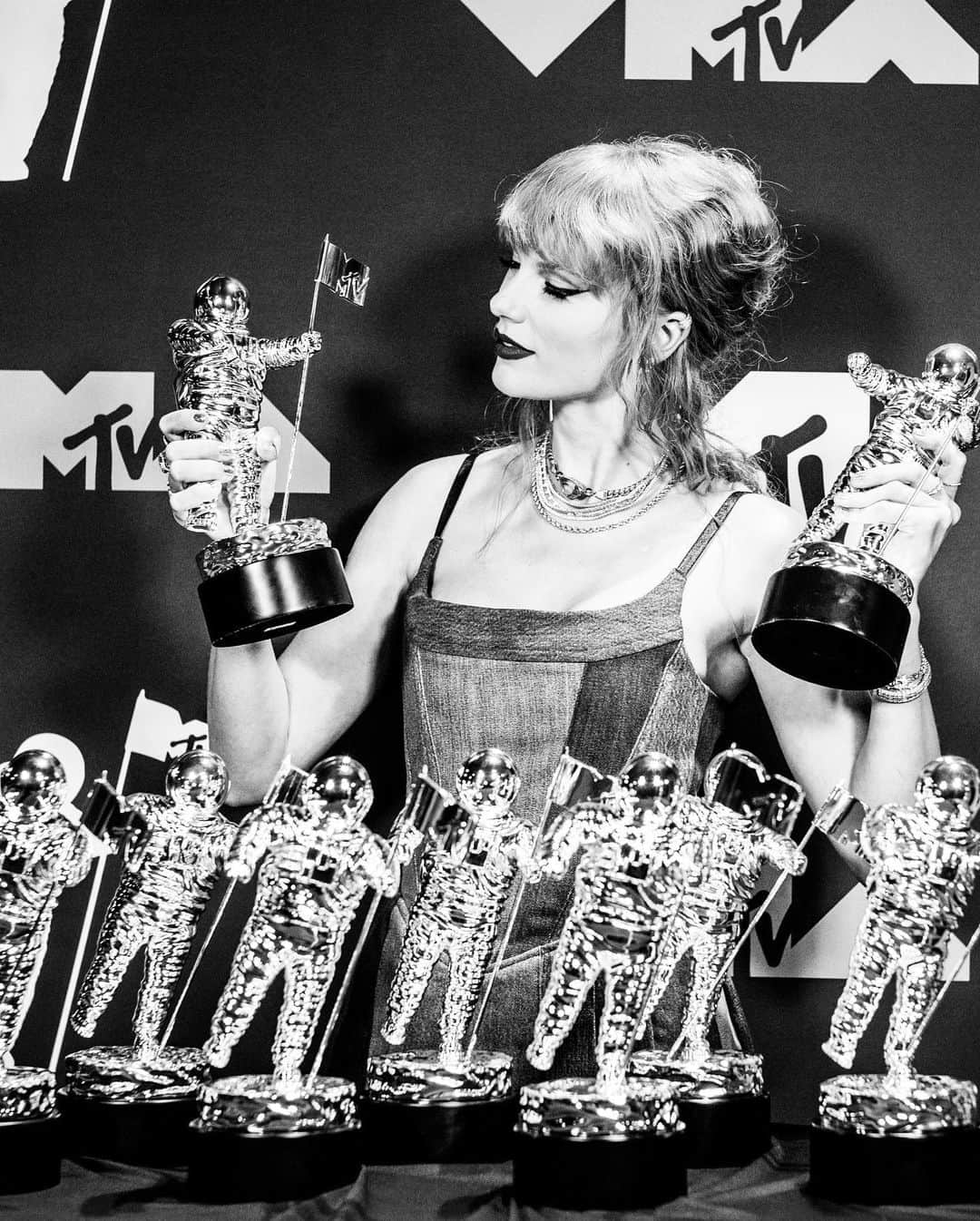 Blonde Saladさんのインスタグラム写真 - (Blonde SaladInstagram)「Friendship goals, unexpected duos, victory enthusiasm and other backstage wonder from @vmas night 💖✨   📸 Getty / Courtesy of Mtv   #Mtv #Vmas #TaylorSwift #SelenaGomez #JustinTimberlake #TheBlondeSalad」9月14日 1時42分 - theblondesalad