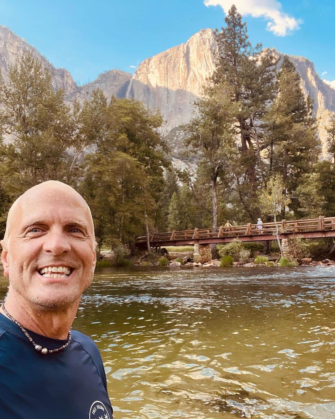 パトリック・ファビアンのインスタグラム：「Nothing better than swimming in the Merced River under the shadow of Yosemite Falls in the Stunning Yosemite Valley, CA. (Attn @bonnietsui8 #WhyWeSwim 🏊‍♀️)  💙🙏 #nature #humbled #grateful #hiking #camping  #elcapitan  #yosemitefalls  #nevadafalls #vernallfalls」