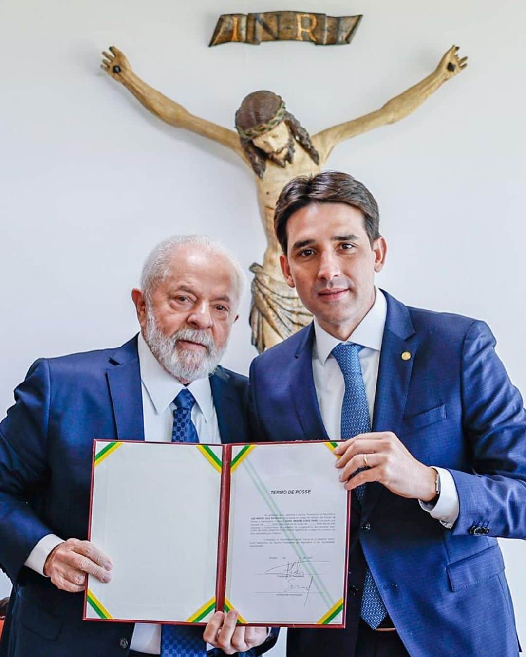 ジルマ・ルセフさんのインスタグラム写真 - (ジルマ・ルセフInstagram)「O presidente Lula deu posse aos novos ministros @andre_fufuca e @silviocostafilho . As pastas do Esporte e de Portos e Aeroportos continuarão a realizar um ótimo trabalho. O @marciofrancasp tomou posse e será ministro do Empreendedorismo, da Microempresa e da Empresa de Pequeno Porte.  📸 @ricardostuckert」9月14日 2時12分 - presidenciadobrasil