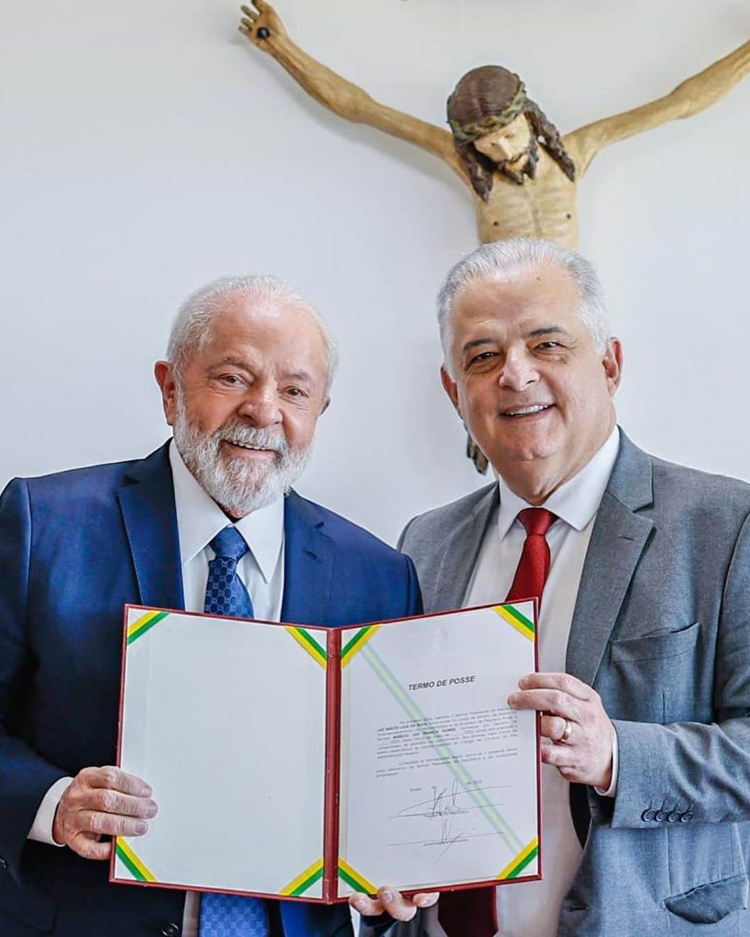 ジルマ・ルセフさんのインスタグラム写真 - (ジルマ・ルセフInstagram)「O presidente Lula deu posse aos novos ministros @andre_fufuca e @silviocostafilho . As pastas do Esporte e de Portos e Aeroportos continuarão a realizar um ótimo trabalho. O @marciofrancasp tomou posse e será ministro do Empreendedorismo, da Microempresa e da Empresa de Pequeno Porte.  📸 @ricardostuckert」9月14日 2時12分 - presidenciadobrasil