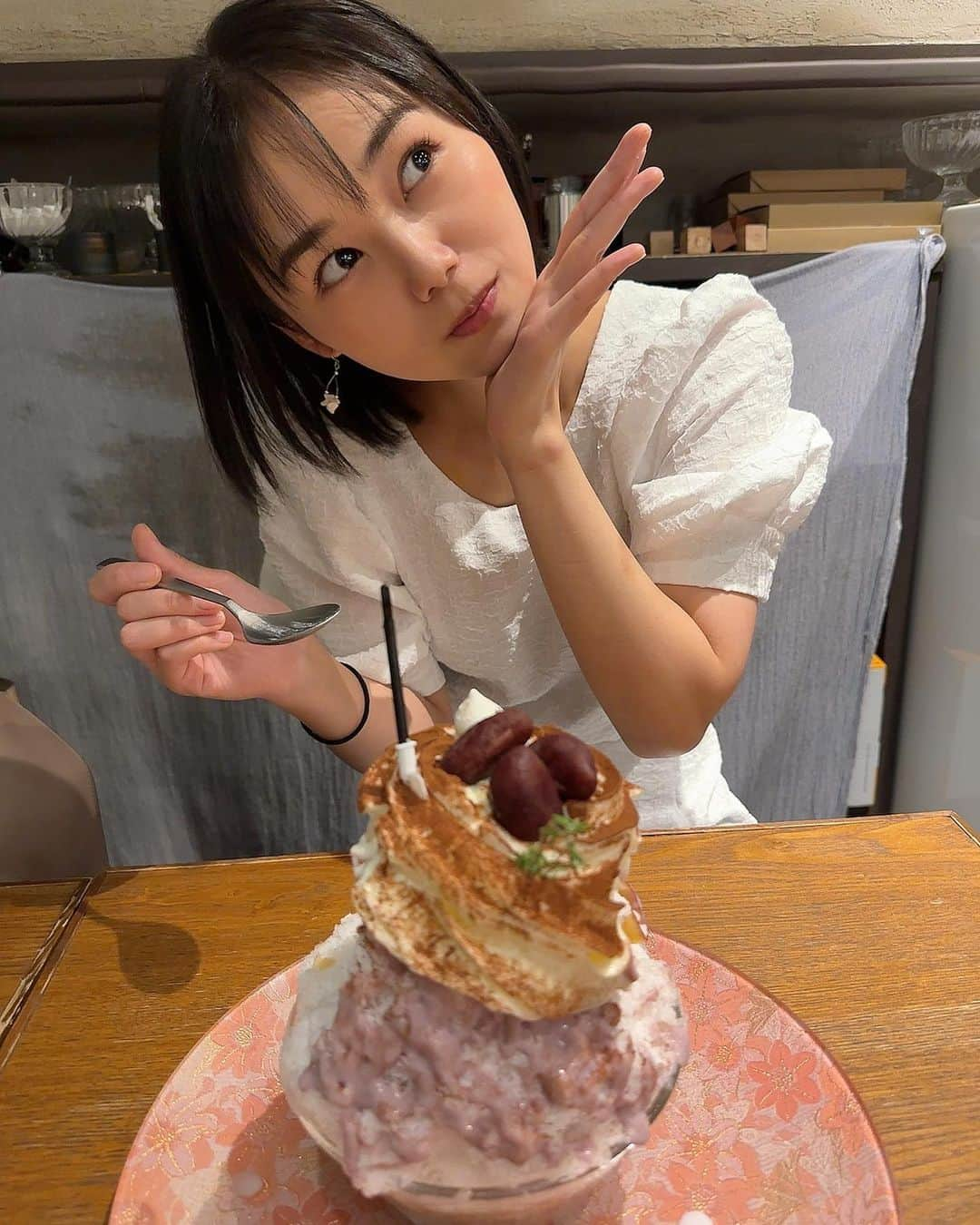 長野じゅりあのインスタグラム：「・ ・ カキ氷 食べかけだから痩せ細ってるw ・ 最近頻度控えめ🍧 ・ ・ #カキゴーラー　#かき氷　#アイス　#こおりおばけ」