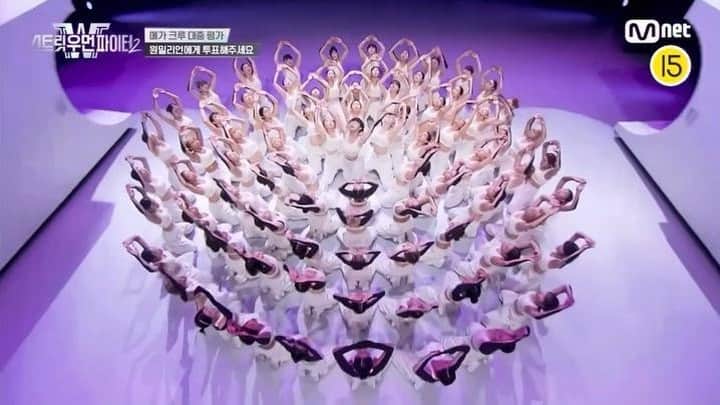 イム・キムのインスタグラム：「BEST performance ever❤️‍🔥 thank you so much @liakimhappy @1milliondance team✨ watch full version on youtube🤍」