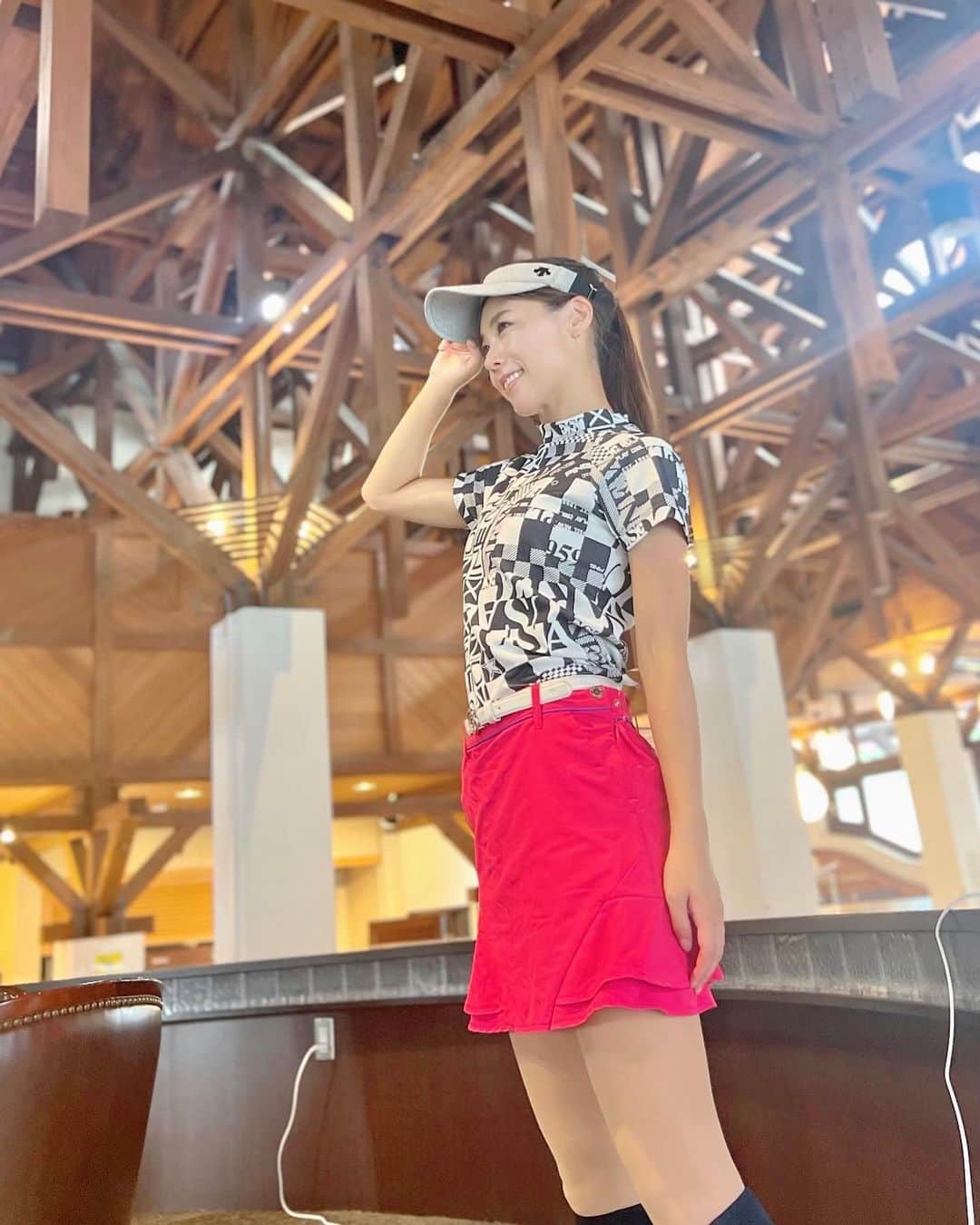 のインスタグラム：「オシャレなゴルフ場✨☺️ 早く秋にならないかなー🍂 #ゴルフ女子#ゴルフ場#ゴルファー#ゴルフ」