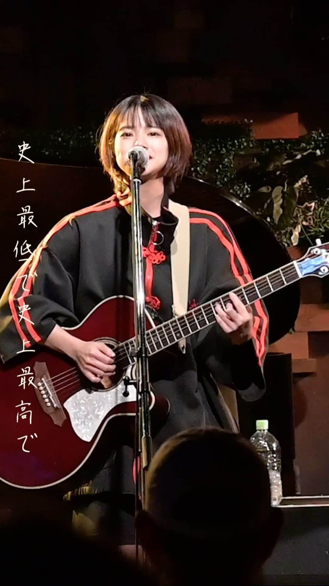 北原ゆかのインスタグラム：「好きな人の何気ない言葉に一喜一憂した青春時代😊 #弾き語り #knave #タカミネ #南堀江 #ジェンガ #北原ゆか」