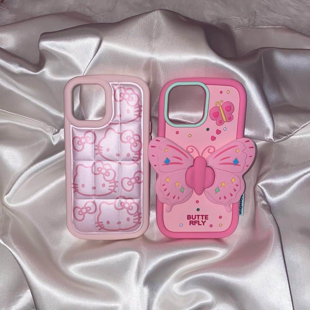 NADIAさんのインスタグラム写真 - (NADIAInstagram)「🎀NEW IN🎀  ・KITTY iPhone case☁️ ・BUTTERFLY iPhone case🦋  size ・iPhone12Pro ・iPhone13Pro ・iPhone14Pro ・iPhone13ProMax ・iPhone14ProMax  キティの方は生地がプクプクしていて触り心地もgood(^_^o)♡☁️  🦋の方は、羽を広げたり閉じたりもできるのでとってもカワイイです💖  ご来店お待ちしております♪ @nadia_corazon   #nadia#harajuku#tokyo #kitty#pink #iphonecase #ナディア#原宿」9月13日 17時30分 - nadia_corazon