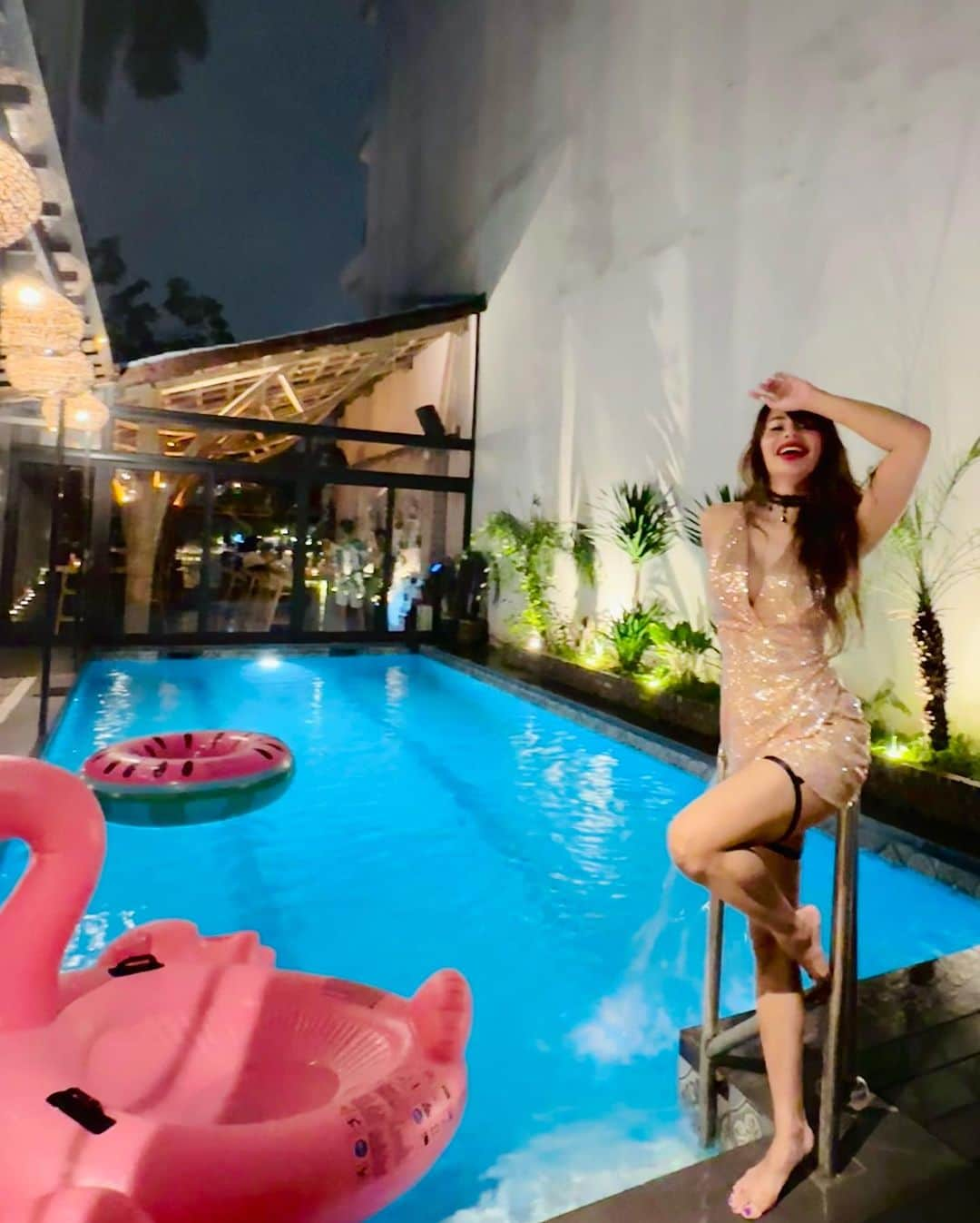 April Imanさんのインスタグラム写真 - (April ImanInstagram)「Should I jump in? 😋👙💦 . . . . #apriliman #yogadaily #yogagirl #traininghard #gymeveryday #workouteveryday #stilettoheels #stilettos #goldendress #goldengirl #summertime #summervibes #summerstyle #summeroutfit #summernight #rooftopbar #ootdfashion #fashionblogger #modellife #modeling #feminine #womanstyle #poolparty #poolside #pooltime」9月13日 17時40分 - april_iman