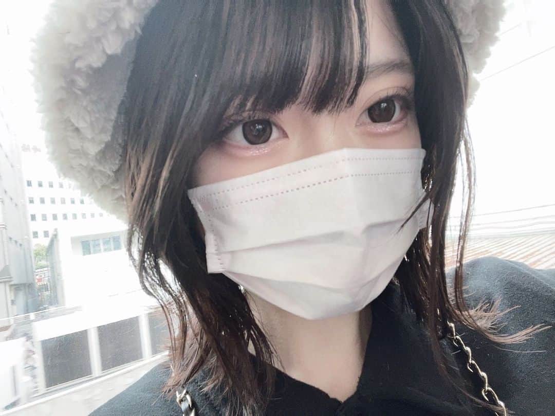 三野宮鈴のインスタグラム：「近い？」