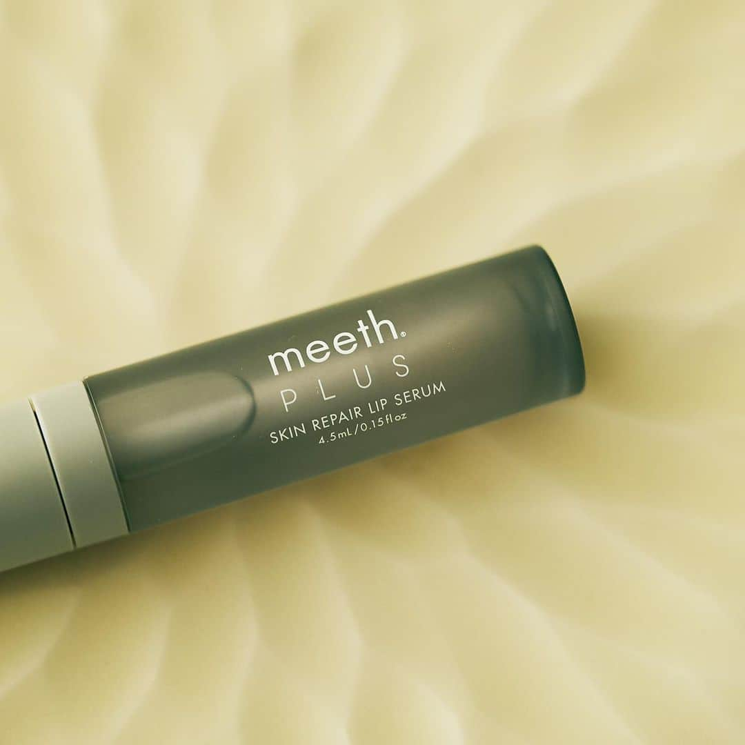 meethのインスタグラム：「. ＿＿＿＿＿＿＿＿＿＿＿＿＿  SKIN REPAIR LIP SERUM スキンリペア リップセラム ＿＿＿＿＿＿＿＿＿＿＿＿＿  「すこやかな唇が生み出す美しい肌へ。」 顔の一部として印象を左右する唇も忘れずにケアを。  ・唇が荒れやすい方 ・唇の乾燥が気になる方 ・唇の色が気になる方 ・唇のエイジングサインが気になる方 ・ナイトケアとしても 美しい肌と美しい唇でよりすこやかな印象へ。  ■ スキンリペア リップセラム〈リップ用美容液〉 容量：4.5mL 価格：¥3,960(税込)  #meeth #美肌は最高のジュエリー #ミース #meethstore #スキンケアブランド #唇ケア #リップ美容液 #リップトリートメント」