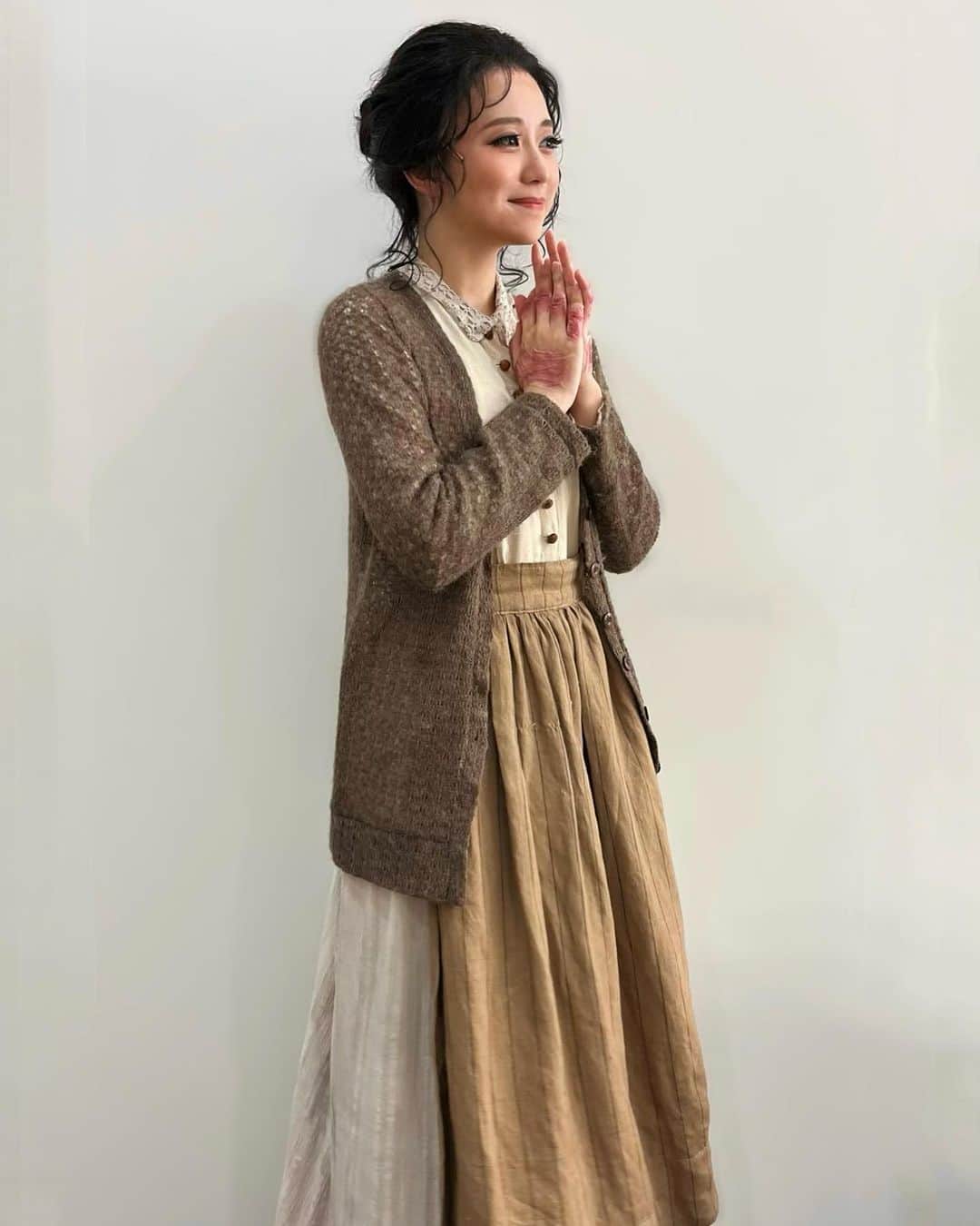 熊谷彩春のインスタグラム：「ミュージカル『アンドレ・デジール 最後の作品』 昨夜開幕いたしました！ 　 日本オリジナルミュージカルの初演。 温かいカーテンコールに胸がいっぱいになりました。 この作品に携われて本当に良かったと改めて感じた、特別な夜でした。 　 先ほど無事ゲネを終え、これから一哉さん友さんチームの初日です✨ 　 劇場でお待ちしております！！ 　 マルセリーナを添えて…📸🧼 　 #ミュージカル #アンドレデジール最後の作品  #マルセリーナ」