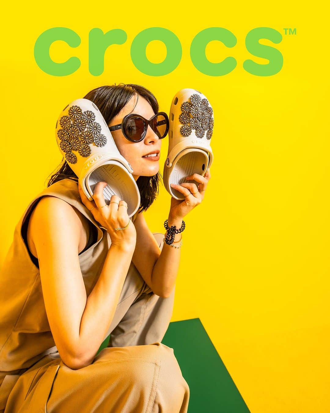 クロックス（crocs）さんのインスタグラム写真 - (クロックス（crocs）Instagram)「クロックスコーデ feat.  @saramary12   デイジージビッツ モリモリです💚  #クロックス #ジビッツ #crocs #jibbitz」9月13日 17時55分 - crocsjp