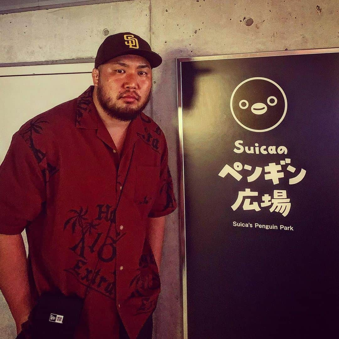 マサ北宮さんのインスタグラム写真 - (マサ北宮Instagram)「『秋ですね』 #suicaのペンギン #noah_ghc #ペンギン #🐧 #newera」9月13日 17時56分 - masakitamiya_noah