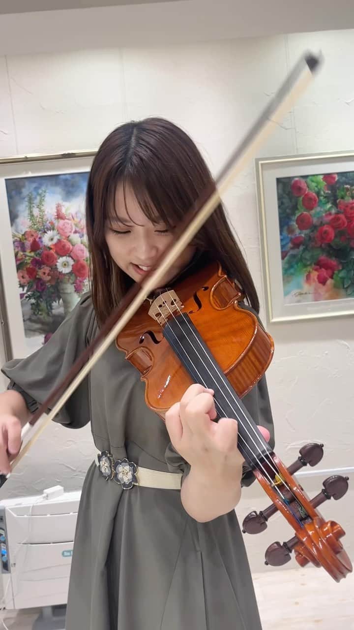 高松あいのインスタグラム：「最後鳴らなかった動画🎻  N.Paganini:Caprice No.24  パガニーニ :24のカプリスより第24番  . 9/22からのツアーではこの曲も演奏します！  .  . #ヴァイオリン #バイオリン #ヴァイオリニスト #バイオリニスト #violin #violincover #violinplayer #violinpractice #violinperformance #小堤琴 #violinist」