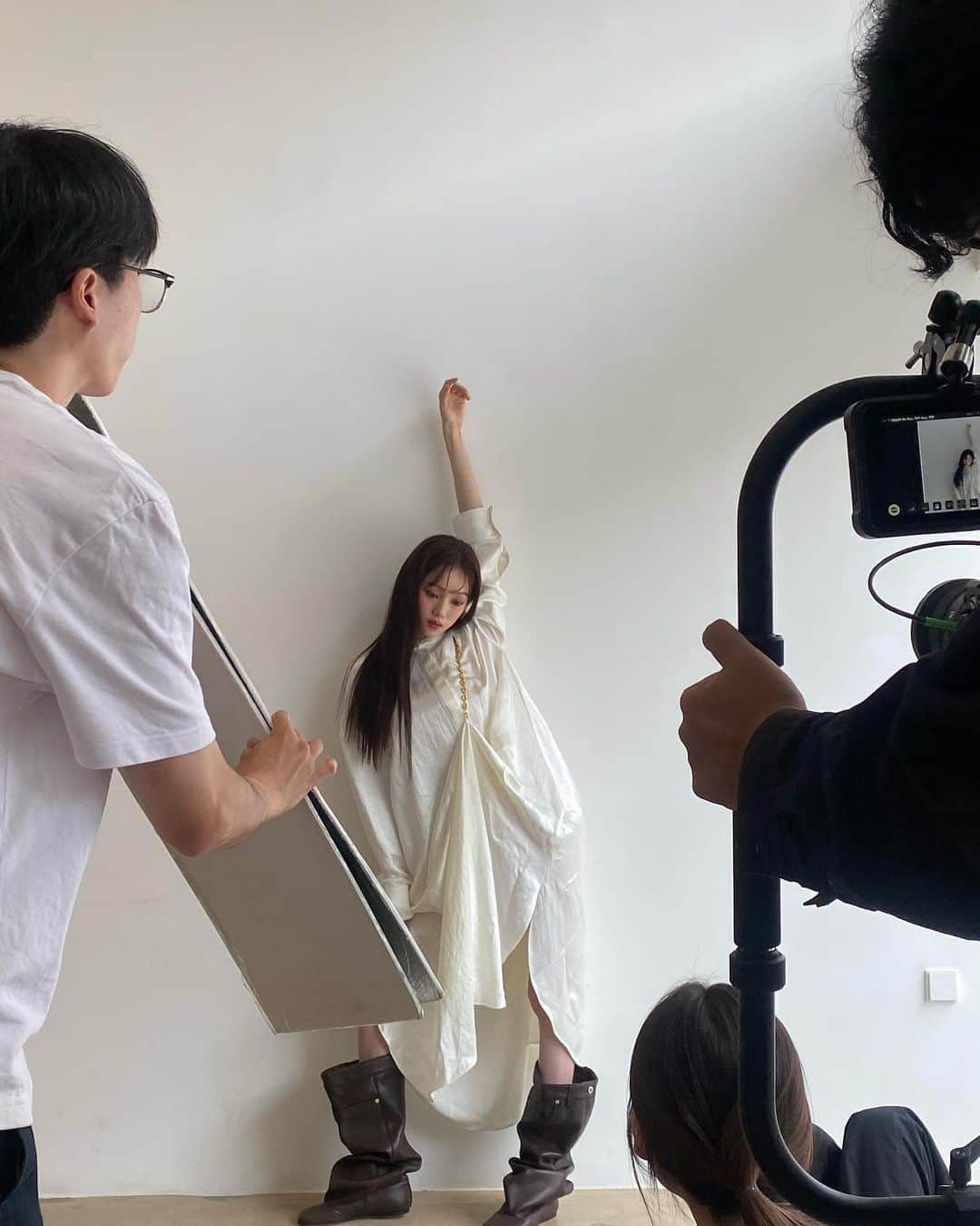 イ・ソンギョンさんのインスタグラム写真 - (イ・ソンギョンInstagram)「@ellehongkong  behind📹」9月13日 18時02分 - heybiblee