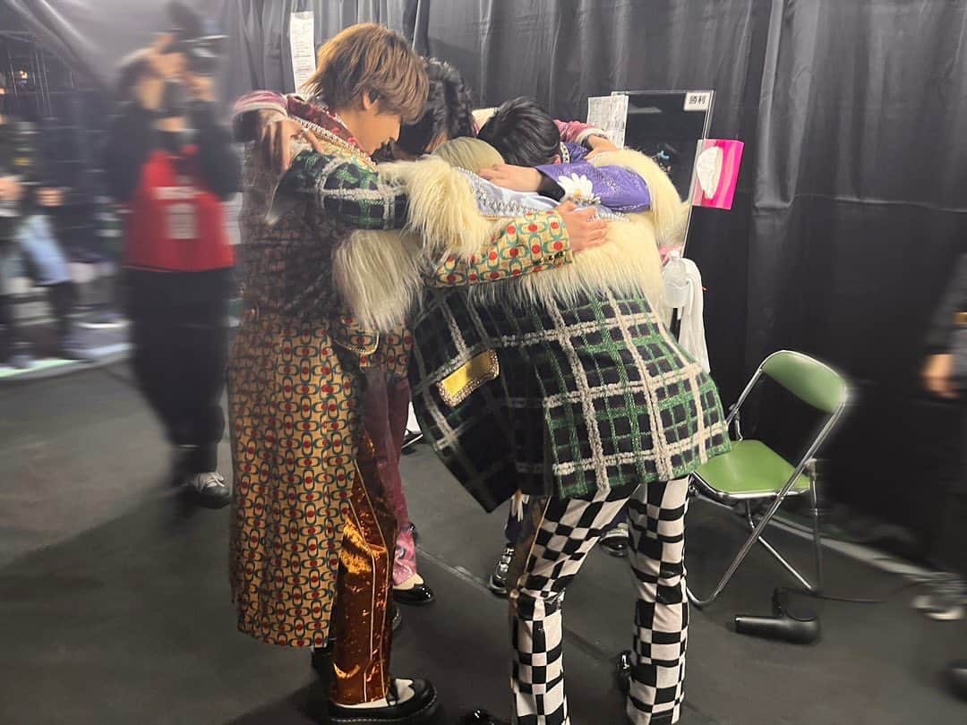Sexy Zoneのインスタグラム：「⠀ ⠀ 今日からドーム公演のチケット申し込みが始まっています！  第二章、勢いよくいくよ  by Sexy Zone」