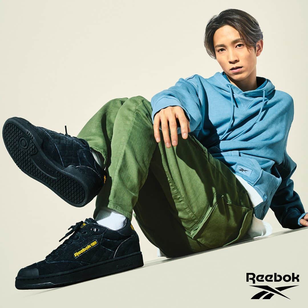 Reebok JPのインスタグラム：「Reebok｜SixTONES “Autumn Kicks"  「CLUB C BULC」  メンバー着用の #クラブシー を今すぐチェック！  🔗詳細はこちら https://reebok.jp/contents/rjba2023-aut  #Reebok #リーボック #SixTONES #AutumnKicks #田中樹」