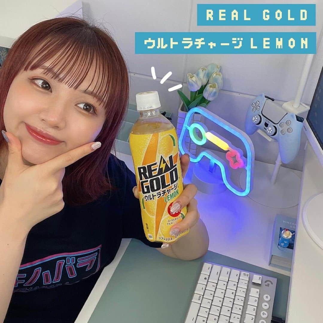 やまももさんのインスタグラム写真 - (やまももInstagram)「🍋  最近のお気に入りドリンク🫶🏻 ゲームのお供はこれだ〜〜〜！！！ ⁡ リアルゴールド ウルトラチャージレモン！ なんとキン肉マンコラボデザインです💪🏻⋆͛  ⁡ この「ネプチューンマン × ビッグ・ザ・武道」のヘル・ミッショネルズのボトルは、2本で1つのデザインになってるみたい✧︎ ⁡ レモンの風味が絶妙にブレンドされたリフレッシュにぴったりなエナジードリンク🍋 ⁡ 爽やかなレモンの風味と炭酸のシュワシュワが相まってスッキリ気分爽快🫧 ⁡ 美味しいのでぜひ見かけたらのんでみてね〜👨🏻‍🍳 ⁡ ⁡ #PR #RPGリアゴ #リアルゴールド #リアルゴールドウルトラチャージレモン #元気超人ボトル #キン肉マン #ガチ美味 #おすすめドリンク」9月13日 18時06分 - yamamomoda4