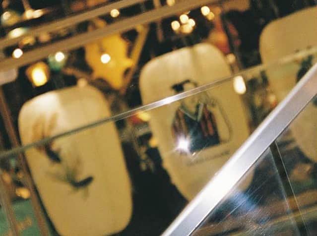 福岡パルコさんのインスタグラム写真 - (福岡パルコInstagram)「Archive：2023.08 パルコ遊涼み  盛夏の福岡・天神。  8 月 4 日（金）〜20 日（日）の 17 日間にわたり、福岡 PARCO がお祭りムードに包まれる「パルコ遊涼み」が開催された。  八女市の伝統工芸品“八女提灯”に 30 組ものアーティストがペイントを施した提灯が飾られ、館内にはどこか懐かしいノスタルジックな空気と、ポップに弾ける夏への期待が交差する。   縁日イベントやワークショップなどの企画が目白押し。  なかでも注目は、ジャンルの壁を超えた音楽に触れ、夏の心地いい熱っぽさを加速させたMUSIC FESTIVAL 2023「PARC ON」。  それぞれが、このフェスに込める想いをキーワードとともに掲げたなかで生まれた高揚――そんな夏の 2 日間を、フォトレポートでお届けする。  https://parco.jp/cruise/detail/?id=6  Photo：Sachiko Saito @komsms Edit：RIDE Inc.  _  @d_s_d_c_ @michaelkanekomusic @okp_emi @koru_q8 @__nemne__ @ryoya_yamaguchi_ @yamazaki_aoi @oyamada_sohei @tokyocute2_official @hidakatoru @_lilsummer_  _  Stage  TOWER RECORDS 福岡 PARCO @parlor_and_gallery @kawara_forward_fukuoka  _  Director  @shunsuke9429 @ryoske_kaneko  _」9月13日 18時07分 - parco_fukuoka_official
