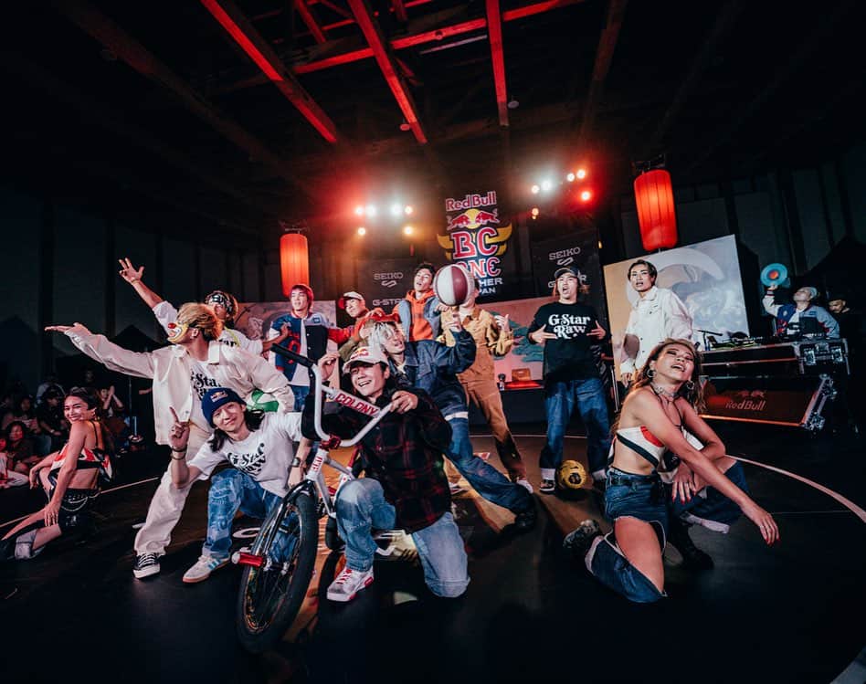 ZiNEZKAMIKAZEのインスタグラム：「Red Bull BC One Cypher Japan 2023 opening act with @gstarraw_jp , @gstarraw  thanks for the spotlight!💡💡 great team,great show,great battle! ⁡ オープニングアクトを務め、昔から大好きなBCONEの激戦バトルをこの目で見れて最高でした。クロスカルチャーでオープニングを飾れた事。少ない時間であのクオリティーを出すメンバー流石の一言👍🔥 ⁡members: @the_d.soraki_dance  @kio_hayakawa  @dj__iku  @ko_ya.reg  @yui_regstyle  @kai_reg_cpl  @keita.regstyle  @sayakamavoz  @hal_hirata  @ibkfreestyle  @freestyler_yo @kazaneflowerboy  @bug_bug_bug @zinez_kamikaze   📸: @sugurusaito26 @jason_halayko  #GStarElwood」