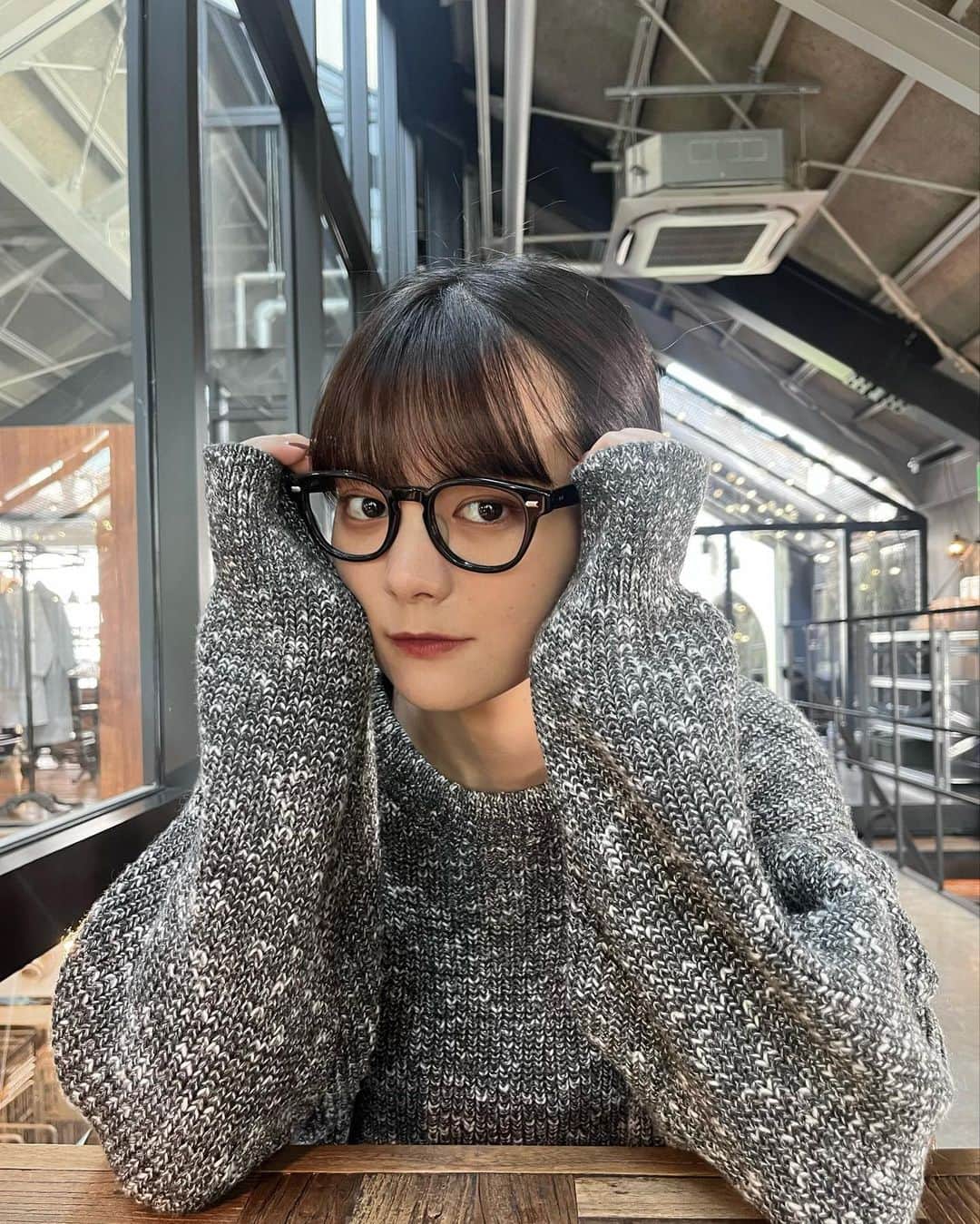 木村なつみさんのインスタグラム写真 - (木村なつみInstagram)「はぁーこっちの色も可愛すぎる、、 もちろんブラックのボトムスも合うけどデニム合わせしてみたかわいいかわいいかわいい  @natsumikimura_official  ・heather lamé rib knit キレイで重厚感のあるリブニット！ 袖のところとかシルエットが神、、 LSで作ったニットより着丈は短めに◎ 杢の色目にラメ糸を混ぜています！繊細な高級感がかわいい、、  New item exhibition 9/24  11:00~21:00 25  11:00~20:00 📍Nakameguro」9月13日 18時08分 - natsumi__kimura