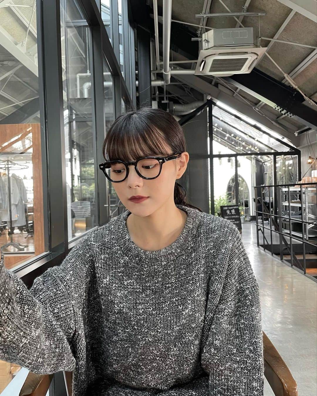 木村なつみさんのインスタグラム写真 - (木村なつみInstagram)「はぁーこっちの色も可愛すぎる、、 もちろんブラックのボトムスも合うけどデニム合わせしてみたかわいいかわいいかわいい  @natsumikimura_official  ・heather lamé rib knit キレイで重厚感のあるリブニット！ 袖のところとかシルエットが神、、 LSで作ったニットより着丈は短めに◎ 杢の色目にラメ糸を混ぜています！繊細な高級感がかわいい、、  New item exhibition 9/24  11:00~21:00 25  11:00~20:00 📍Nakameguro」9月13日 18時08分 - natsumi__kimura