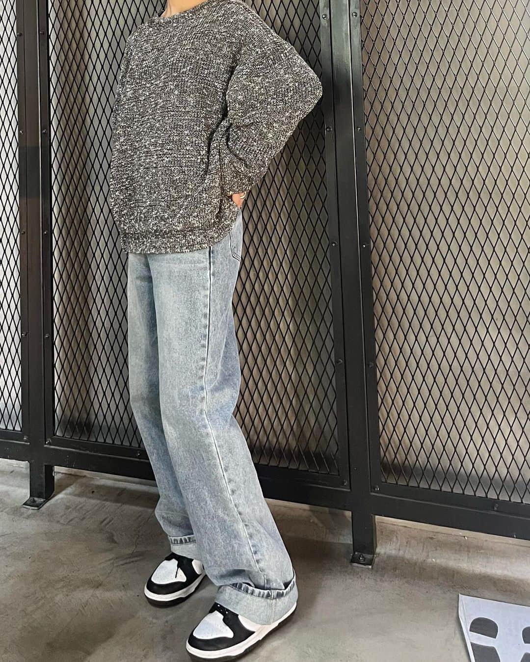 木村なつみさんのインスタグラム写真 - (木村なつみInstagram)「はぁーこっちの色も可愛すぎる、、 もちろんブラックのボトムスも合うけどデニム合わせしてみたかわいいかわいいかわいい  @natsumikimura_official  ・heather lamé rib knit キレイで重厚感のあるリブニット！ 袖のところとかシルエットが神、、 LSで作ったニットより着丈は短めに◎ 杢の色目にラメ糸を混ぜています！繊細な高級感がかわいい、、  New item exhibition 9/24  11:00~21:00 25  11:00~20:00 📍Nakameguro」9月13日 18時08分 - natsumi__kimura