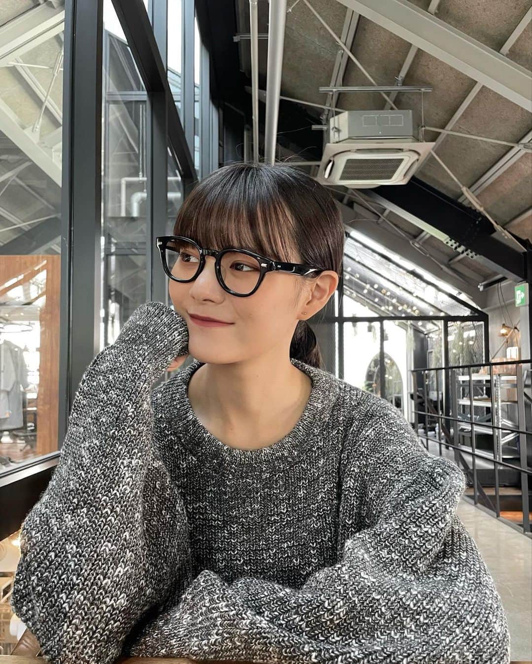 木村なつみさんのインスタグラム写真 - (木村なつみInstagram)「はぁーこっちの色も可愛すぎる、、 もちろんブラックのボトムスも合うけどデニム合わせしてみたかわいいかわいいかわいい  @natsumikimura_official  ・heather lamé rib knit キレイで重厚感のあるリブニット！ 袖のところとかシルエットが神、、 LSで作ったニットより着丈は短めに◎ 杢の色目にラメ糸を混ぜています！繊細な高級感がかわいい、、  New item exhibition 9/24  11:00~21:00 25  11:00~20:00 📍Nakameguro」9月13日 18時08分 - natsumi__kimura