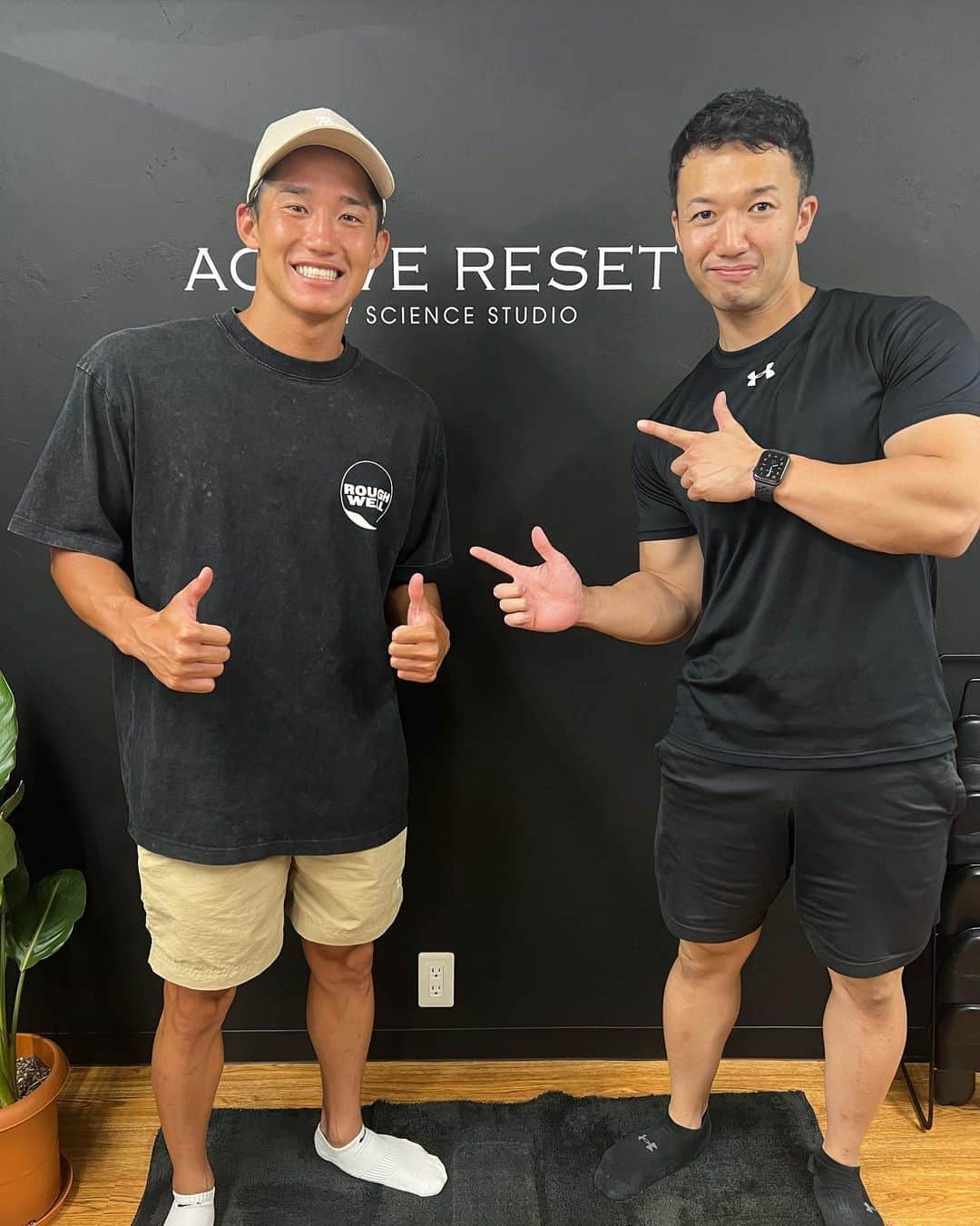 荒井陸のインスタグラム：「✌︎ ずっとお世話になってるテラケンのところに行って、身体のケアしてもらってきました！水球のトレーナー時代から、よく身体の相談に乗ってもらったりしてて、今もケアしてもらえるのが嬉しい😆  今回は渋谷の店舗に行ったけど、地元の溝の口にも店舗あるの最高すぎるし、もし身体に問題あったらテラケンに相談してみてください😌」