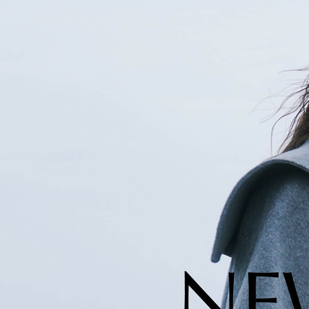 ロペのインスタグラム：「【THE NEW JOURNEY 2023 WINTER】 ⁡ ROPÉ 2023 WINTERシーズンは、 90'sのきらびやかさを忍ばせた クラス感のあるトラッドなコレクション。 「ダイナミズム＆シック」をキーワードに、 装う楽しさや欲望を刺激される 贅沢な心地よさに身をゆだねて。 ネオ・ブルジョワスタイルで 現代のエレガンススタイルに新しい息吹を 吹き込みます。 ⁡ J'aDoRe JUN ONLINEでご購入いただけます。 ⁡ ⁡ ⁡ @rope_jp @jadorejunonline  #2023winter #CinematicBourgeoisie #ロペ #ROPÉ #ropejp」