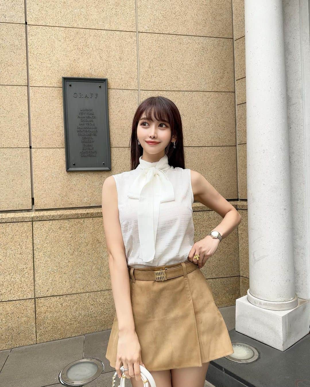 MAYUさんのインスタグラム写真 - (MAYUInstagram)「. miumiu🤎🤍 . ミニ丈に高めのヒール履いて 足長詐欺🤫🪄✨ . 色と素材で秋っぽさを..🍂🍁🌰 . . #ootd#fashion#fashionstyle#miumiu#sergiorossi#chanel#japan#tokyo#japanesegirl」9月13日 18時18分 - mayu.kina_golf