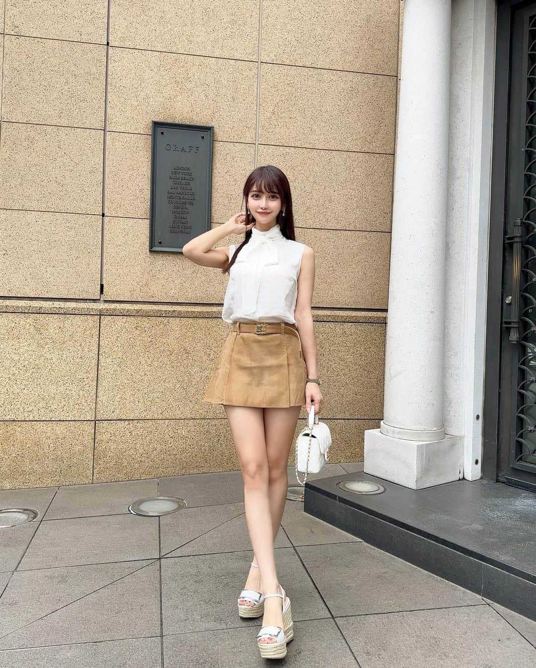 MAYUさんのインスタグラム写真 - (MAYUInstagram)「. miumiu🤎🤍 . ミニ丈に高めのヒール履いて 足長詐欺🤫🪄✨ . 色と素材で秋っぽさを..🍂🍁🌰 . . #ootd#fashion#fashionstyle#miumiu#sergiorossi#chanel#japan#tokyo#japanesegirl」9月13日 18時18分 - mayu.kina_golf