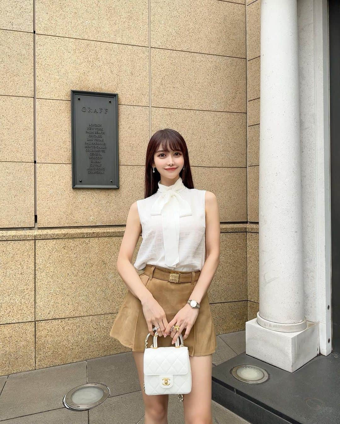 MAYUさんのインスタグラム写真 - (MAYUInstagram)「. miumiu🤎🤍 . ミニ丈に高めのヒール履いて 足長詐欺🤫🪄✨ . 色と素材で秋っぽさを..🍂🍁🌰 . . #ootd#fashion#fashionstyle#miumiu#sergiorossi#chanel#japan#tokyo#japanesegirl」9月13日 18時18分 - mayu.kina_golf