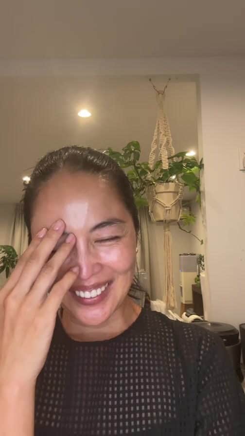 鈴木六夏のインスタグラム：「お台所からLIVE！ お店へのクレーム、ダイエットの話、秋冬にこそwith、など！」