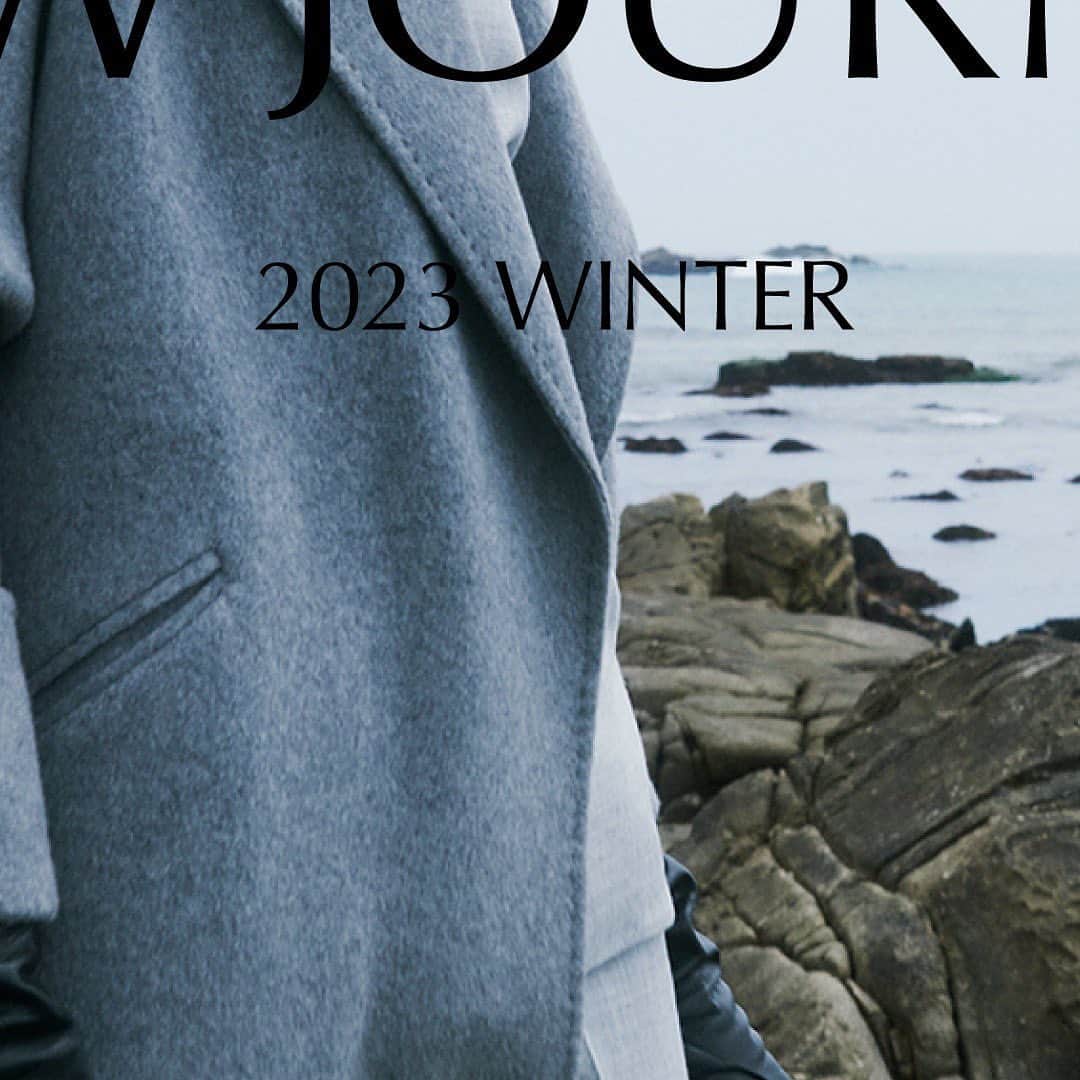 ロペのインスタグラム：「【THE NEW JOURNEY 2023 WINTER】 ⁡ ROPÉ 2023 WINTERシーズンは、 90'sのきらびやかさを忍ばせた クラス感のあるトラッドなコレクション。 「ダイナミズム＆シック」をキーワードに、 装う楽しさや欲望を刺激される 贅沢な心地よさに身をゆだねて。 ネオ・ブルジョワスタイルで 現代のエレガンススタイルに新しい息吹を 吹き込みます。 ⁡ J'aDoRe JUN ONLINEでご購入いただけます。 ⁡ ⁡ ⁡ @rope_jp @jadorejunonline  #2023winter #CinematicBourgeoisie #ロペ #ROPÉ #ropejp」