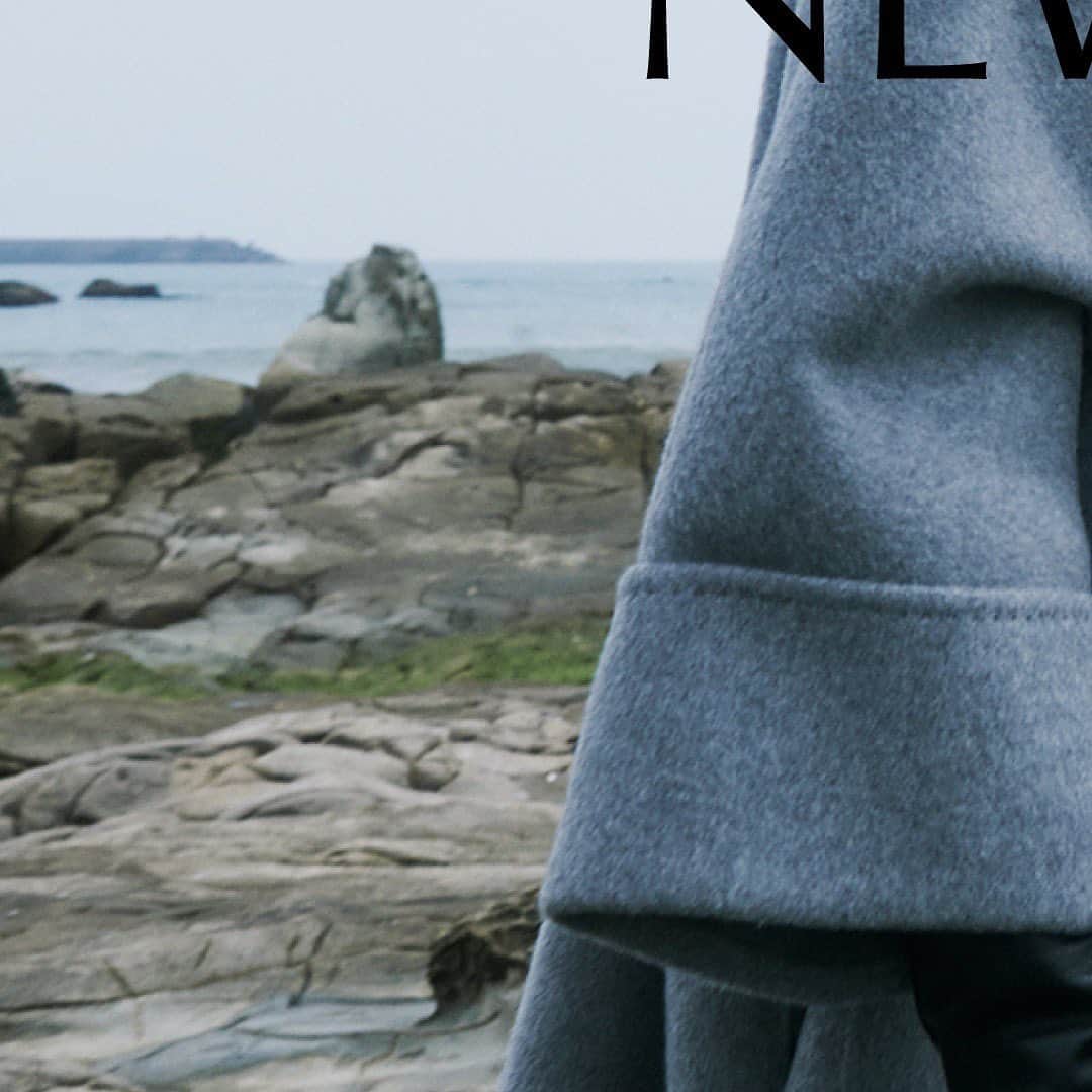 ロペのインスタグラム：「【THE NEW JOURNEY 2023 WINTER】 ⁡ ROPÉ 2023 WINTERシーズンは、 90'sのきらびやかさを忍ばせた クラス感のあるトラッドなコレクション。 「ダイナミズム＆シック」をキーワードに、 装う楽しさや欲望を刺激される 贅沢な心地よさに身をゆだねて。 ネオ・ブルジョワスタイルで 現代のエレガンススタイルに新しい息吹を 吹き込みます。 ⁡ J'aDoRe JUN ONLINEでご購入いただけます。 ⁡ ⁡ ⁡ @rope_jp @jadorejunonline  #2023winter #CinematicBourgeoisie #ロペ #ROPÉ #ropejp」