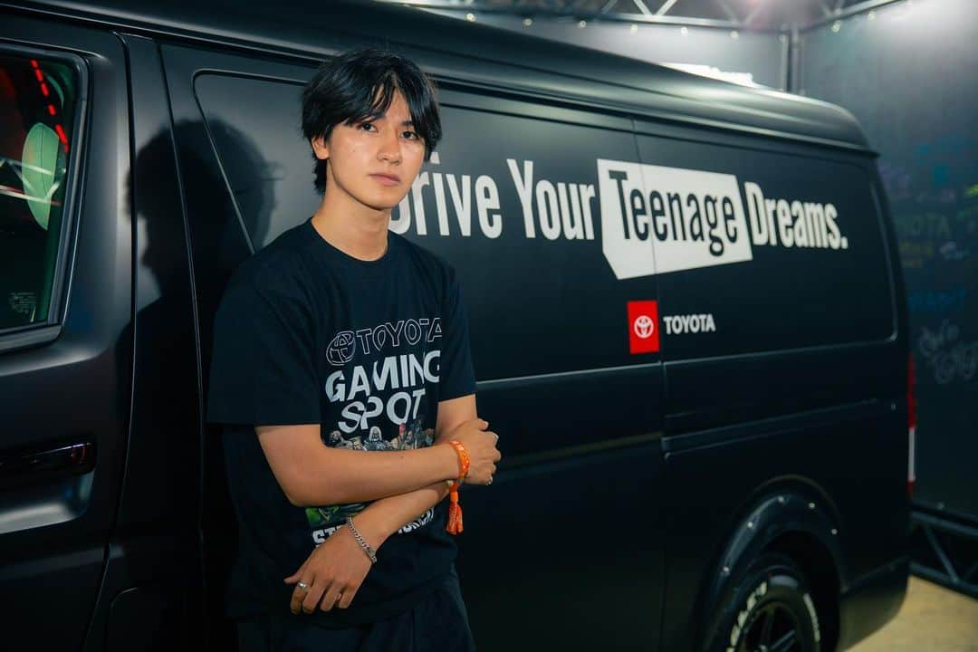 TOYOTAさんのインスタグラム写真 - (TOYOTAInstagram)「今年もサマーソニックに｢Drive Your Teenage Dreams｣が出展し、 昨年同様注目のアイコンカーとなっているハイエースの展示や、サマソニ限定のオリジナルMDグッズなど、 さまざまなスペシャルなコンテンツを展開し、多くの来場者がDYTDブースに遊びに来てくれました！  さらに、Z世代から人気なインフルエンサーなど、豪華なゲストたちが集結し、 TOYOTAオリジナルグッズを着用したり、GAMING SPOTでゲームを楽しんだりするなど、 DYTDブースを更に盛り上げてくれました！  この2日間は大盛況で終了しました！  "Drive Your Teenage Dreams" exhibited at Summer Sonic again this year, and just like last year, we had various special contents such as the Hiace, which has become a hot iconic car, and original MD goods only available at Summer Sonic, and many visitors came to visit the DYTD booth！  In addition, a number of gorgeous guests, including influencers popular among Generation Z, gathered at the DYTD booth to wear original TOYOTA goods and enjoy games at the GAMING SPOT, adding even more excitement to the DYTD booth！  These two days ended with a great success！  #TOYOTA #トヨタ #DYTD #DriveYourTeenageDreams #SummerSonic2023 #サマーソニック #streetfighter6 #sf6」9月14日 19時00分 - toyota_jp