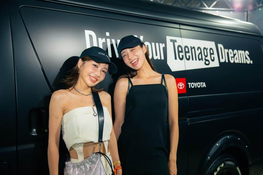 TOYOTAさんのインスタグラム写真 - (TOYOTAInstagram)「今年もサマーソニックに｢Drive Your Teenage Dreams｣が出展し、 昨年同様注目のアイコンカーとなっているハイエースの展示や、サマソニ限定のオリジナルMDグッズなど、 さまざまなスペシャルなコンテンツを展開し、多くの来場者がDYTDブースに遊びに来てくれました！  さらに、Z世代から人気なインフルエンサーなど、豪華なゲストたちが集結し、 TOYOTAオリジナルグッズを着用したり、GAMING SPOTでゲームを楽しんだりするなど、 DYTDブースを更に盛り上げてくれました！  この2日間は大盛況で終了しました！  "Drive Your Teenage Dreams" exhibited at Summer Sonic again this year, and just like last year, we had various special contents such as the Hiace, which has become a hot iconic car, and original MD goods only available at Summer Sonic, and many visitors came to visit the DYTD booth！  In addition, a number of gorgeous guests, including influencers popular among Generation Z, gathered at the DYTD booth to wear original TOYOTA goods and enjoy games at the GAMING SPOT, adding even more excitement to the DYTD booth！  These two days ended with a great success！  #TOYOTA #トヨタ #DYTD #DriveYourTeenageDreams #SummerSonic2023 #サマーソニック #streetfighter6 #sf6」9月14日 19時00分 - toyota_jp