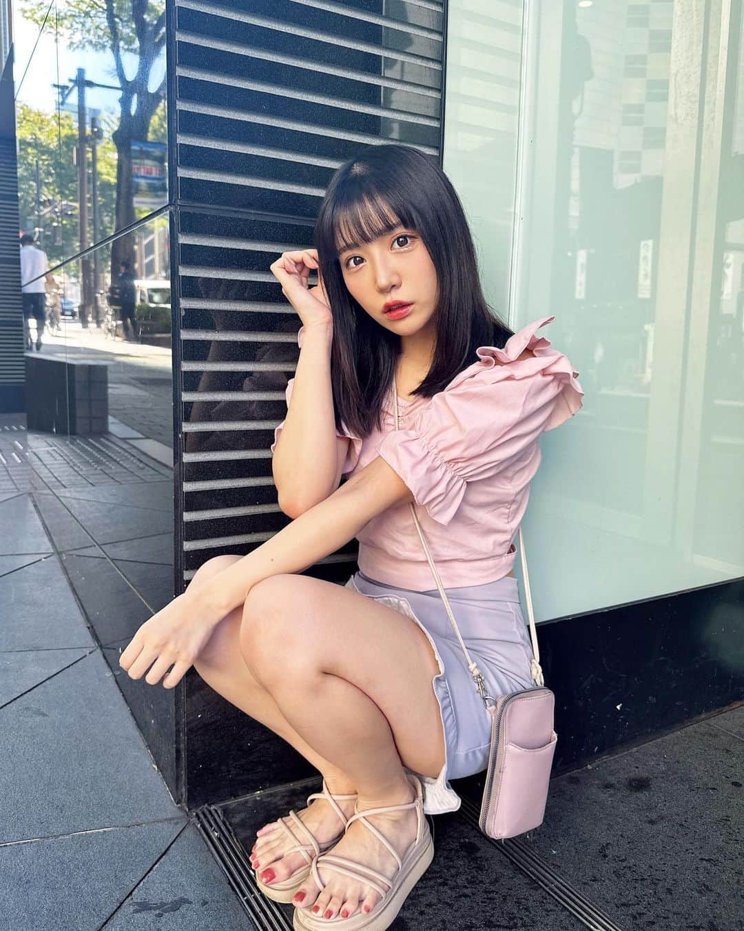 のインスタグラム：「. まだ夏服着てる☀️」