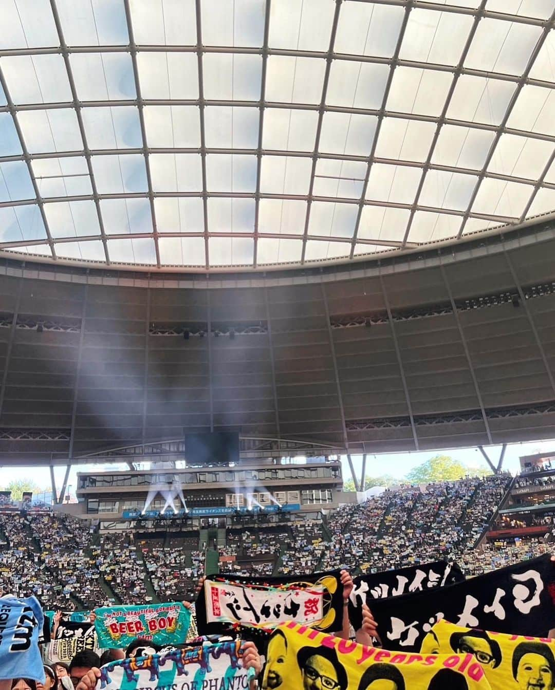 大蔵さんのインスタグラム写真 - (大蔵Instagram)「めちゃくちゃ楽しかった🔥🔥🔥🔥 二日間ドームアリガット🏟️🤙🏽 またいつかドームでライブ出来るように 音楽道精進します🤙🏽 . I had a really great time 2days🔥🔥🔥🔥 Thank you for coming🏟️ I'll do my best until I see you guys soon🤙🏽 . #ケツメイシ #ケツメイシライブ  #ktm #ketsumeishi #ケツメイシ大蔵 #music #musician #musicislife #live #西武ベルーナドーム #ケツメイシリクエストライブケツメ兄さん達と一緒に歌おう2023  #感謝しかないです☺️ #お土産は筋肉痛💪🏽 #推しは推せる時に推せ #スタッフさんダンサーさんドモオツカッレ!!! #ケツメバカの皆さんカナリドモアリガット!!! #ニッチローの抱擁力😁 #まずは曲制作に励みます💪🏽」9月13日 18時43分 - ketsume_daizo