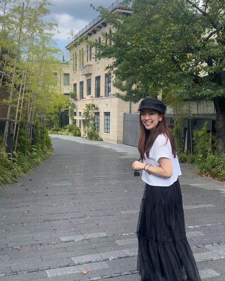 三浦マキのインスタグラム：「Kyoto Trip♡満足度が高過ぎた、毎年恒例夏の京都旅まとめ🚄  ①Restaurant  何を食べても美味しくて驚いた @fudo_kyoto ✨ ここでしか食べられないオリジナリティ溢れる料理ばかり🍽️ 味的に、お酒が好きな人にオススメ🍷  ②Hotel  2023年9月にOpenしたばかりの @dusitthanikyoto  今回は「DEN KYOTO」のBar 利用でしたが、舞妓さん達が飲みに来てたり、京都らしさを感じられるロビーデザインでした。  ③Lunch  表参道でもお馴染みのブノワの京都店 @benoitkyoto_restaurant へ。 ボリューミーで相変わらずミルフィーユも美味しくてお腹がいっぱいに🐻 小学校を改造したホテル @thehotelseiryukyotokiyomizu (K36が入ってるホテル)の中にあり、お庭を眺めながらランチできます🌱  来る度に新しいお店やホテルができている京都は、 本当に奥が深い。  神戸出身だけど、京都も大大大好きな街のひとつです♥️♥️  . . . . . .  #kyoto#kyototrip  #travelfashion #kyotorestaurant  #fudokyoto  #dusitthanikyoto #dushitthani  #denkyoto #kyotohotel #thehotelseiryukyotokiyomizu  #benoit京都 #ブノワ京都 #京都ランチ #京都ディナー #京都レストラン #京都旅 #京都 #京都グルメ  #ザホテル青龍京都清水 #京都ディナー」