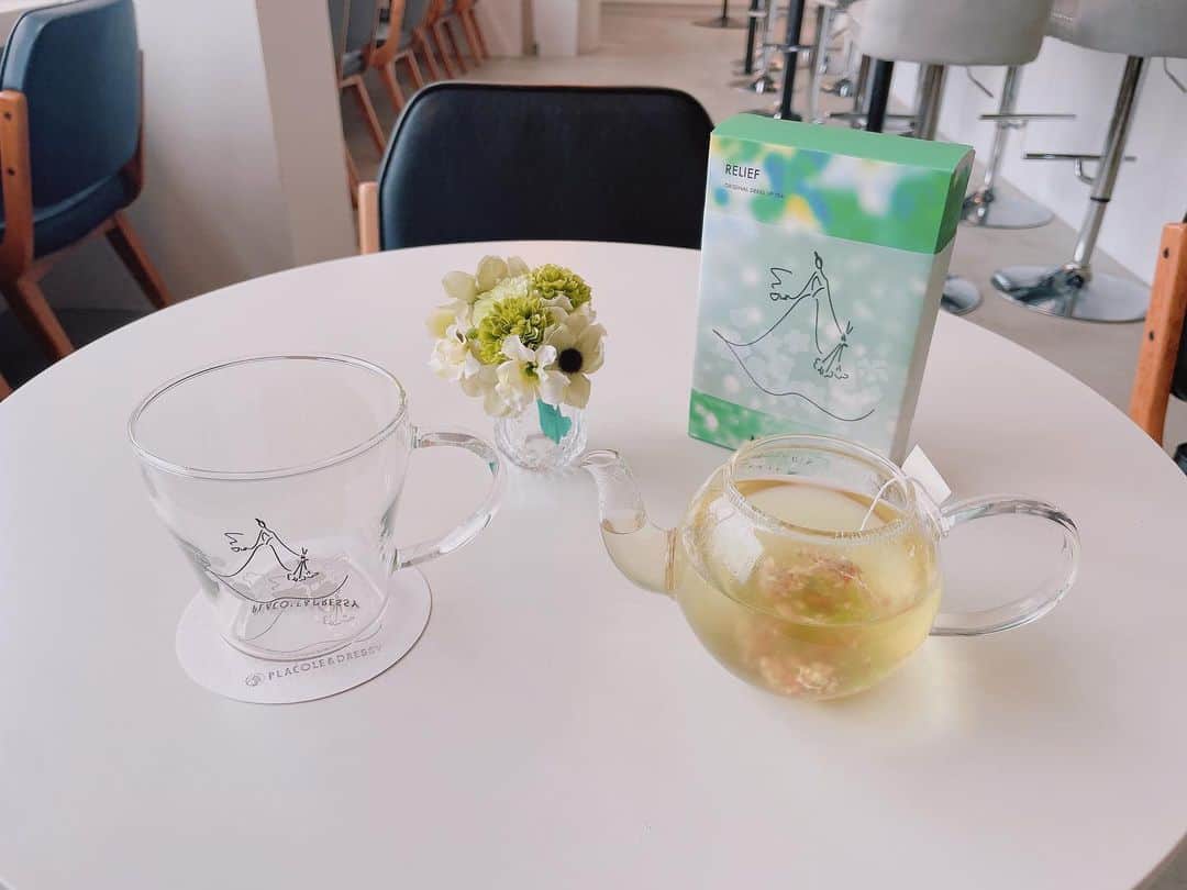 田倉暉久のインスタグラム：「猫ひたロケで伺いした @dressyroom_tea さんのお写真です！   #猫ひた  #カフェ  #cafe  #ウェディング  #紅茶  #幸茶  #クロッフル  #美女と野獣  #鎌倉カフェ  #鎌倉グルメ  #鎌倉観光  #fyp」
