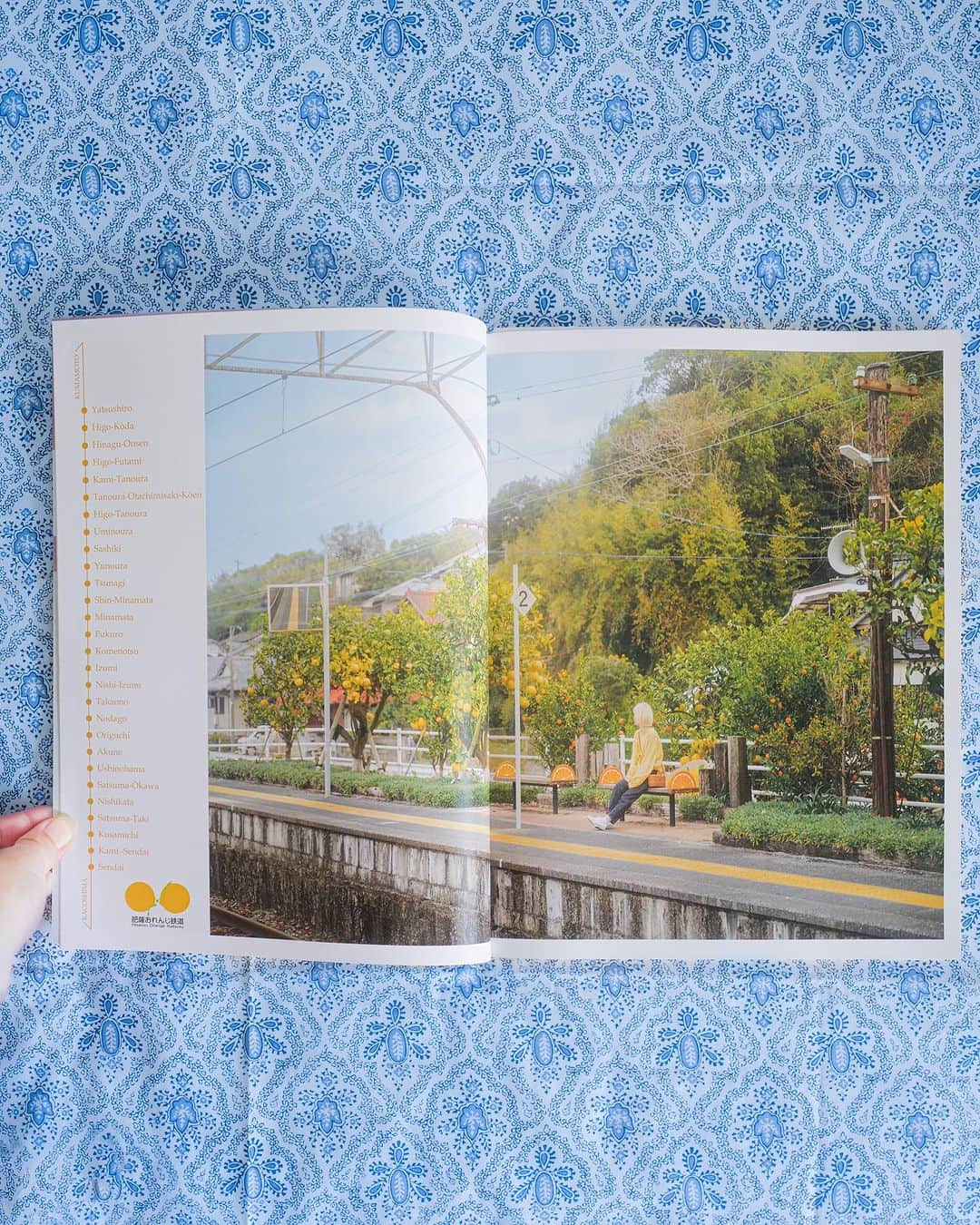 6151さんのインスタグラム写真 - (6151Instagram)「旅と写真と｜GENIC vol.68  今月発売のGENIC10月号（vol.68）に掲載いただきました。トラベルシューティングの必需品ページで愛用の撮影旅アイテムをご紹介しています。  今号のテーマは「旅と写真と」。いつも魅力的な写真が満載のGENICですが静かに胸が熱くなる光景が多くて何度も読み返したくなる一冊でした。ふわっと旅に行きたくなる。  欲張りなのであれこれ機材を持って行きがちだけどカメラひとつだけ持って身軽に旅をするといういつでも叶えられそうなのにまだ叶えられていない夢があり。 叶った時、どのカメラを選ぶのかなぁ。  ---  おれんじ鉄道さんの広告が見開きでどーんと載っていたので嬉しくてつい撮った🍊(撮った写真をさらに撮る)  @genic_web」9月13日 21時00分 - 6151
