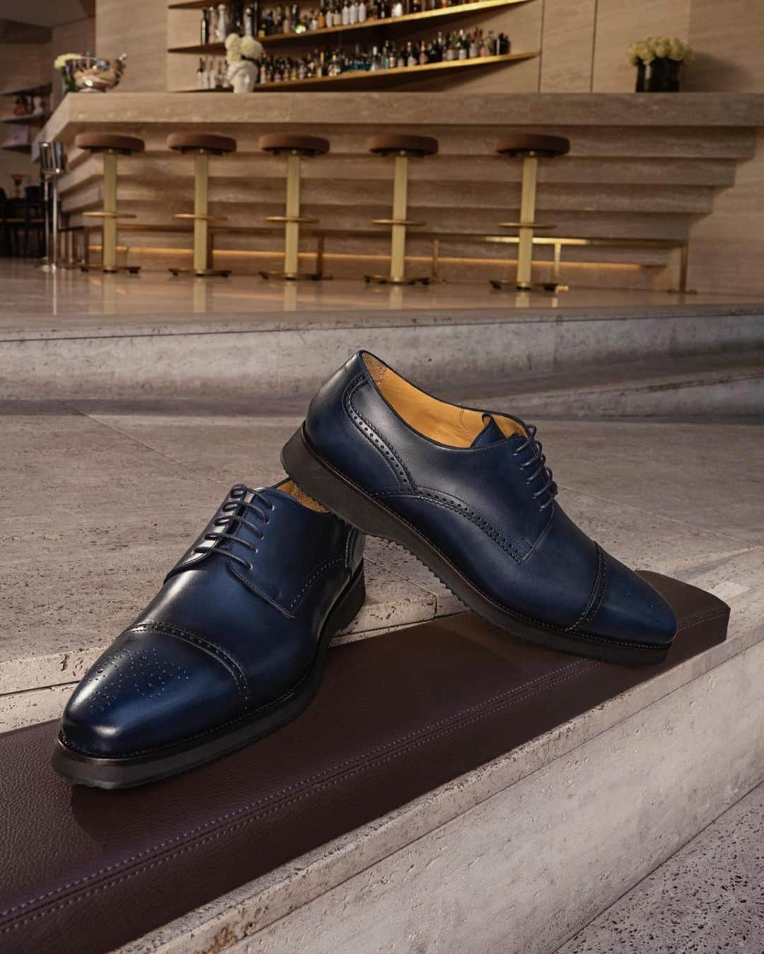 アテストーニのインスタグラム：「Tapered derby in hand-dyed calfskin, the BOLGHERI is embellished with english perforations and a lightweight rubber sole with herringbone tread for extra grip. #Testoni」